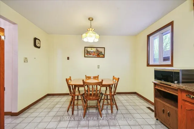 Additional property image - 3135 Fairfox Cres