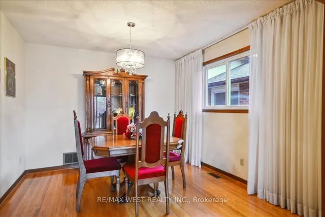 Additional property image - 3135 Fairfox Cres