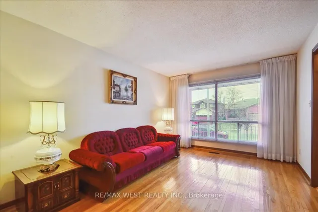 Additional property image - 3135 Fairfox Cres