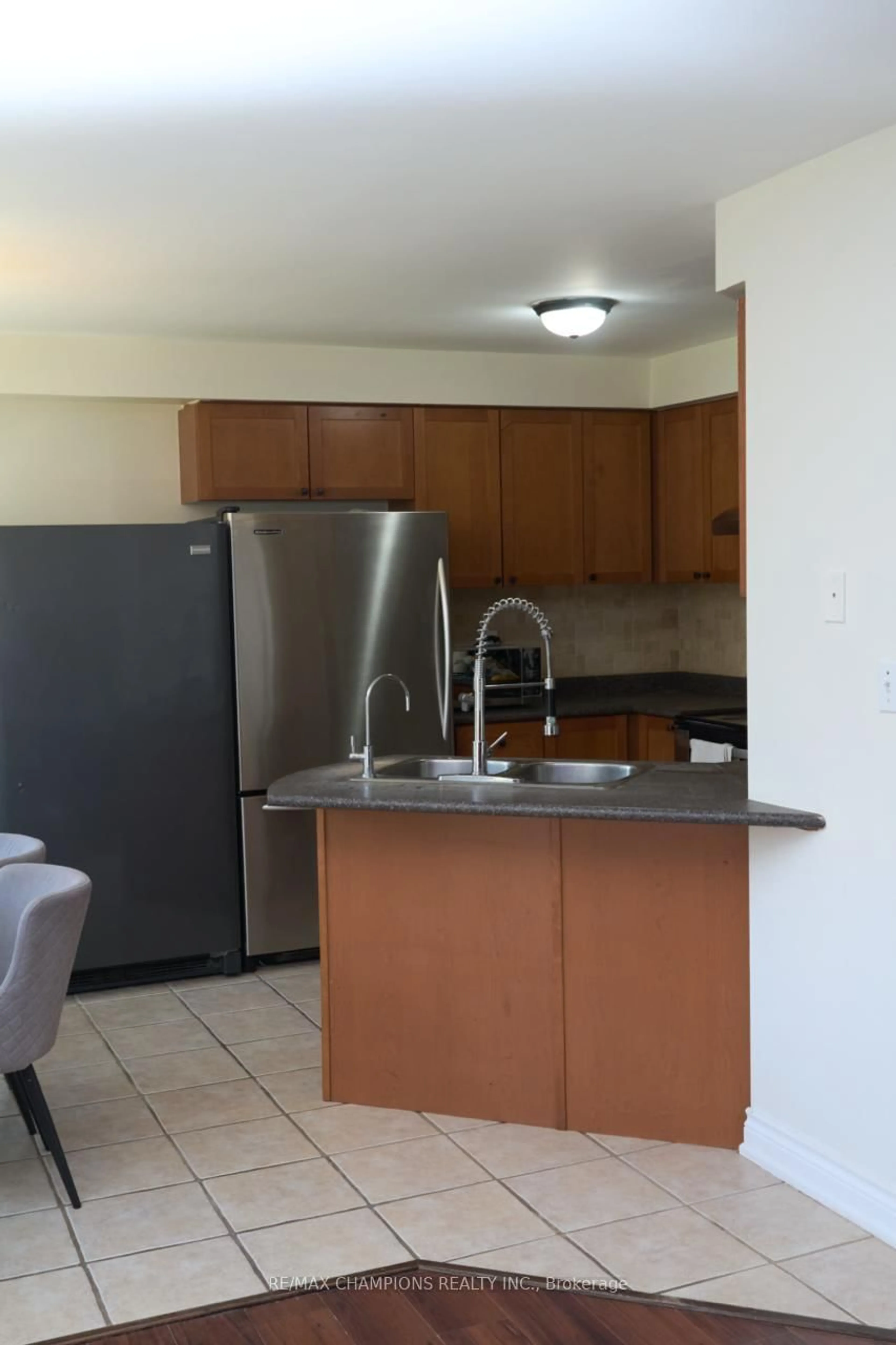 Standard kitchen, unknown for 14 Yvonne Dr, Brampton Ontario L7A 3N5
