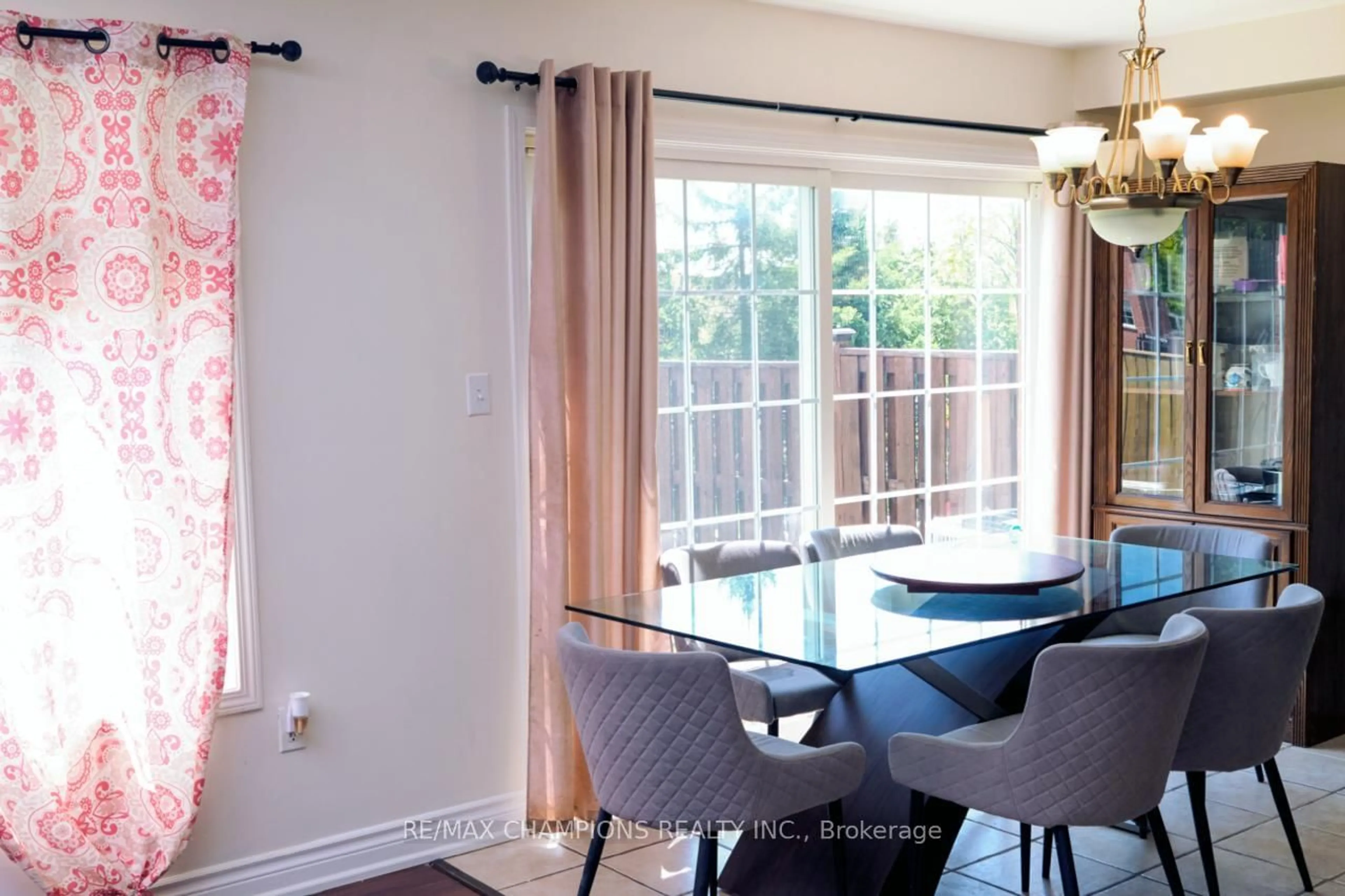 Dining room, unknown for 14 Yvonne Dr, Brampton Ontario L7A 3N5