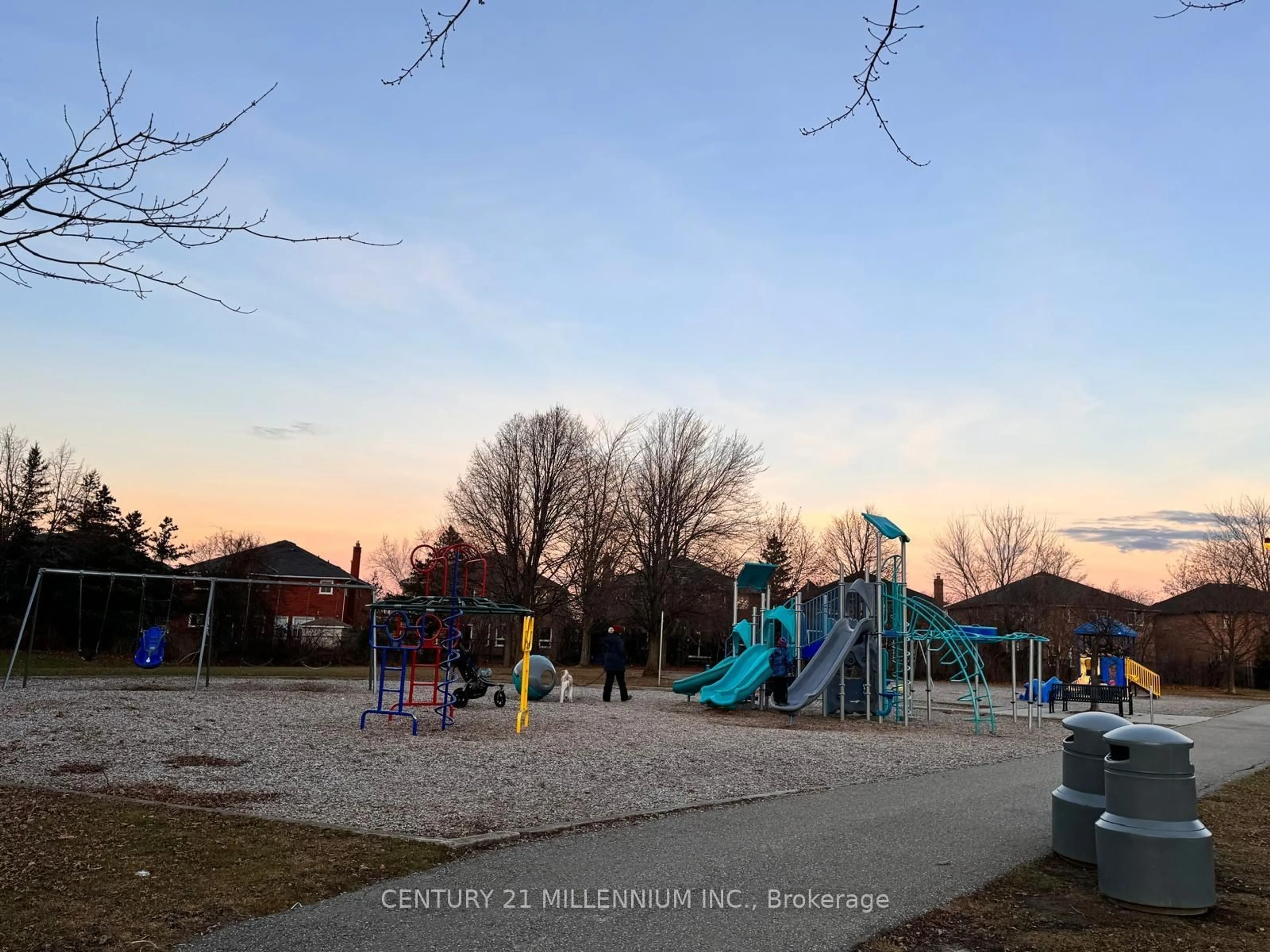 Blurry image for 36 Hesketh Crt, Caledon Ontario L7C 1C6