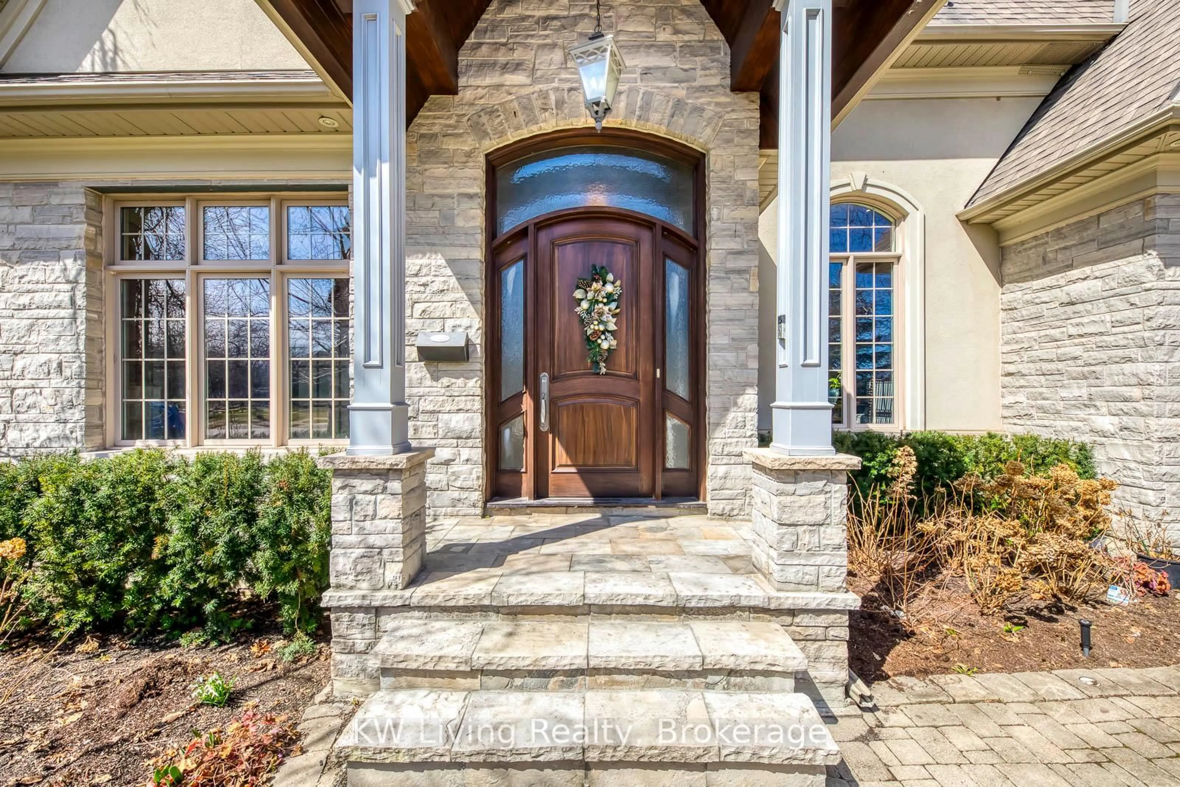 Indoor entryway for 70 Hartfield Rd, Toronto Ontario M9A 3E2