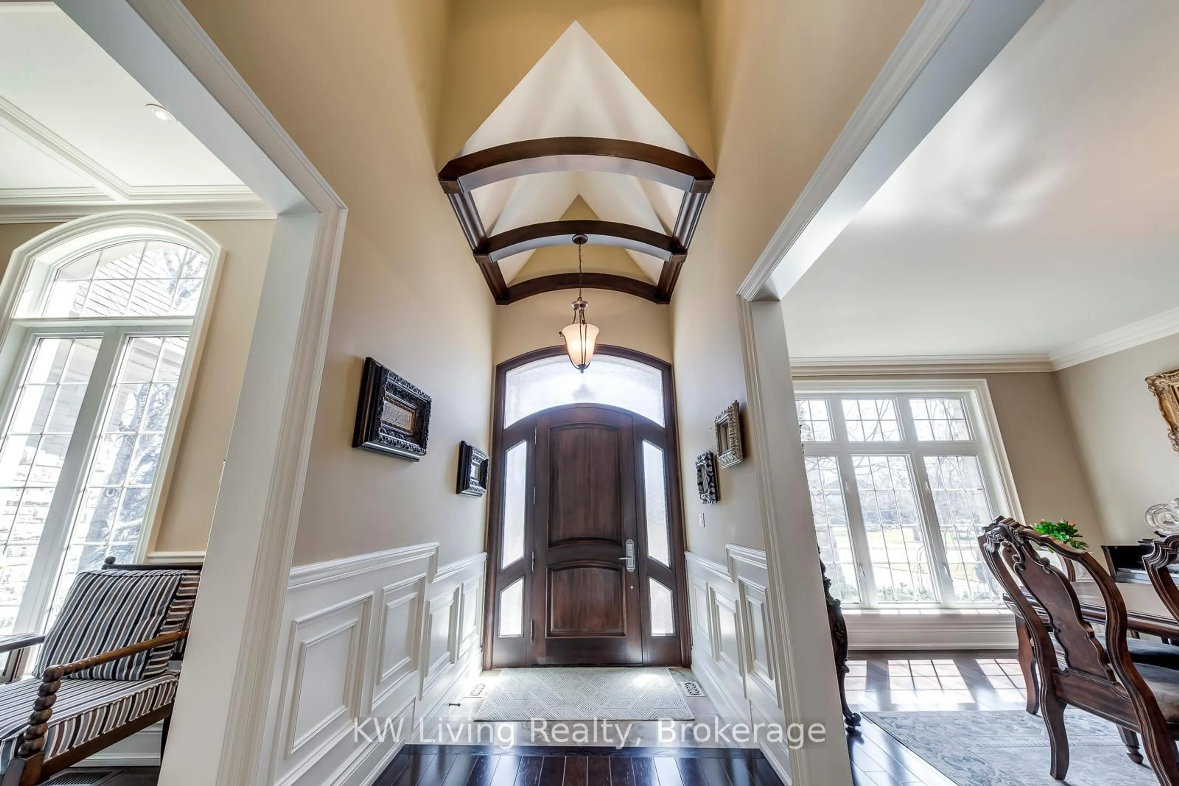 Indoor entryway for 70 Hartfield Rd, Toronto Ontario M9A 3E2