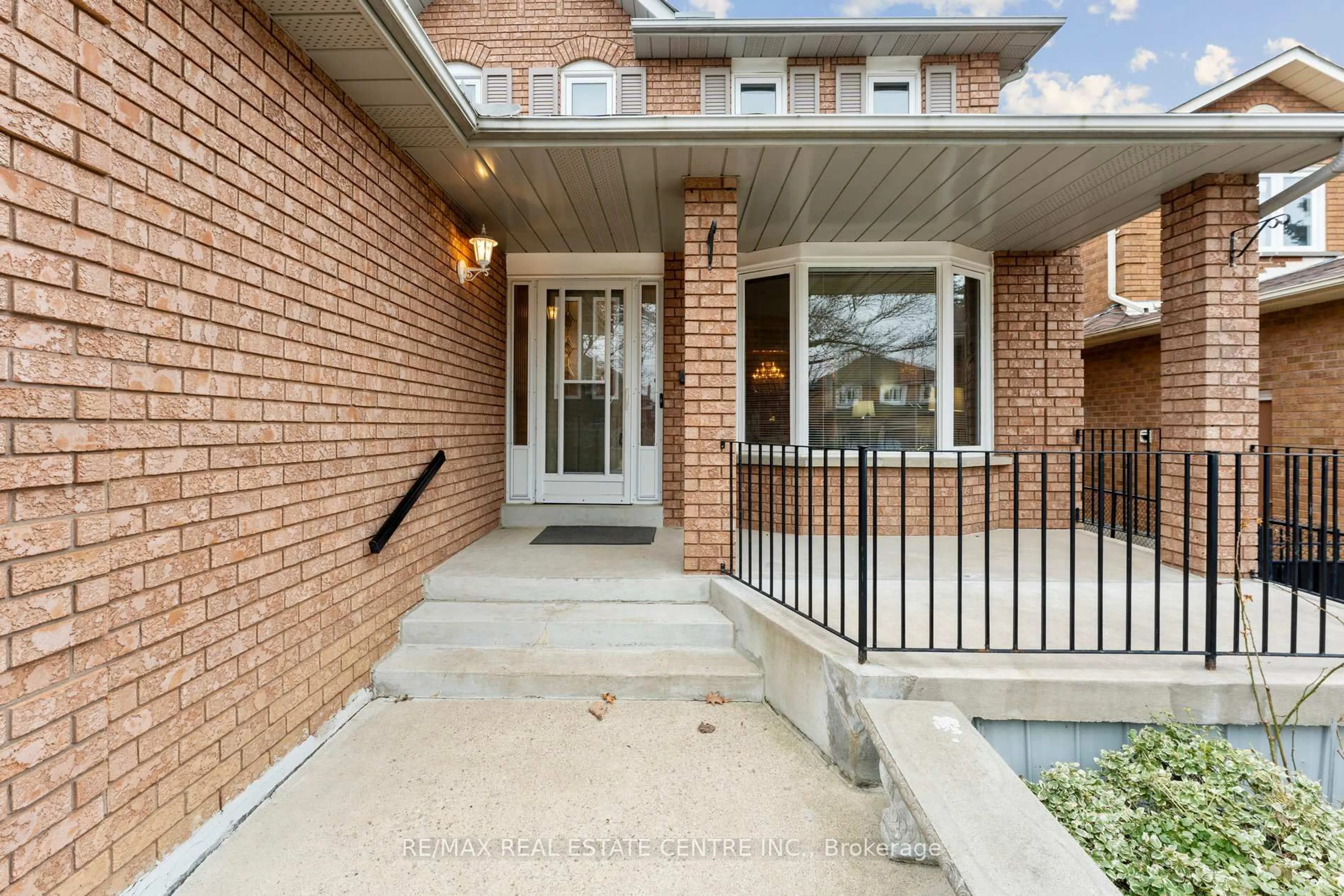 Home with brick exterior material, street for 56 Canarvan Crt, Brampton Ontario L6Y 4N1