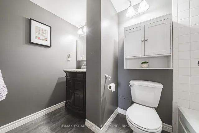 Additional property image - 2055 UPPER MIDDLE Rd Unit 304