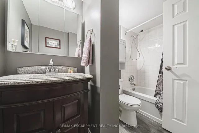 Additional property image - 2055 UPPER MIDDLE Rd Unit 304