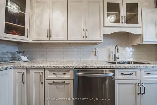Additional property image - 2055 UPPER MIDDLE Rd Unit 304