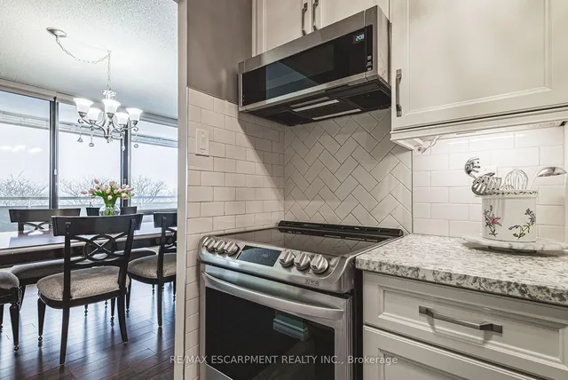Additional property image - 2055 UPPER MIDDLE Rd Unit 304