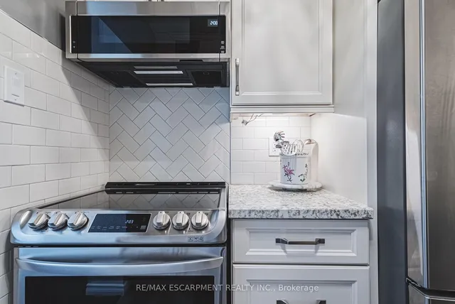 Additional property image - 2055 UPPER MIDDLE Rd Unit 304