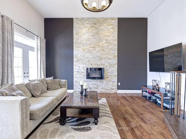 Additional property image - 104 Chalkfarm Cres
