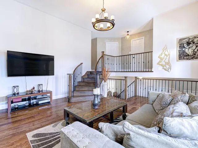 Additional property image - 104 Chalkfarm Cres