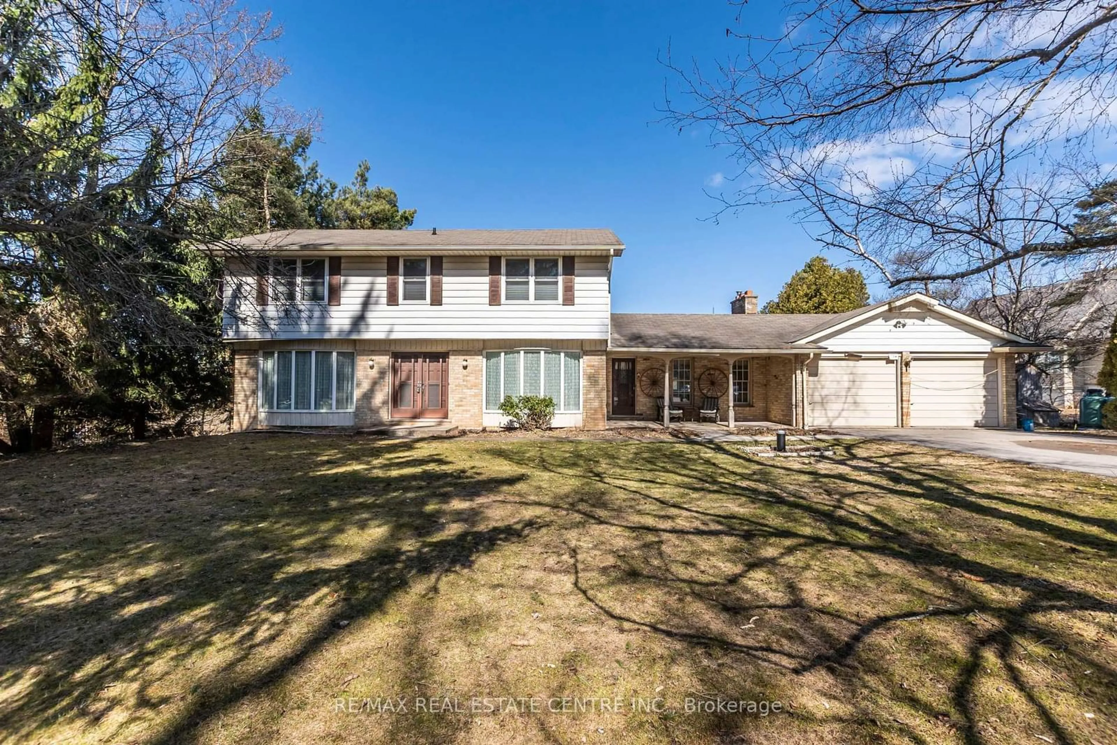 A pic from outside/outdoor area/front of a property/back of a property/a pic from drone, street for 2115 No 1Side Rd, Burlington Ontario L7P 0S3
