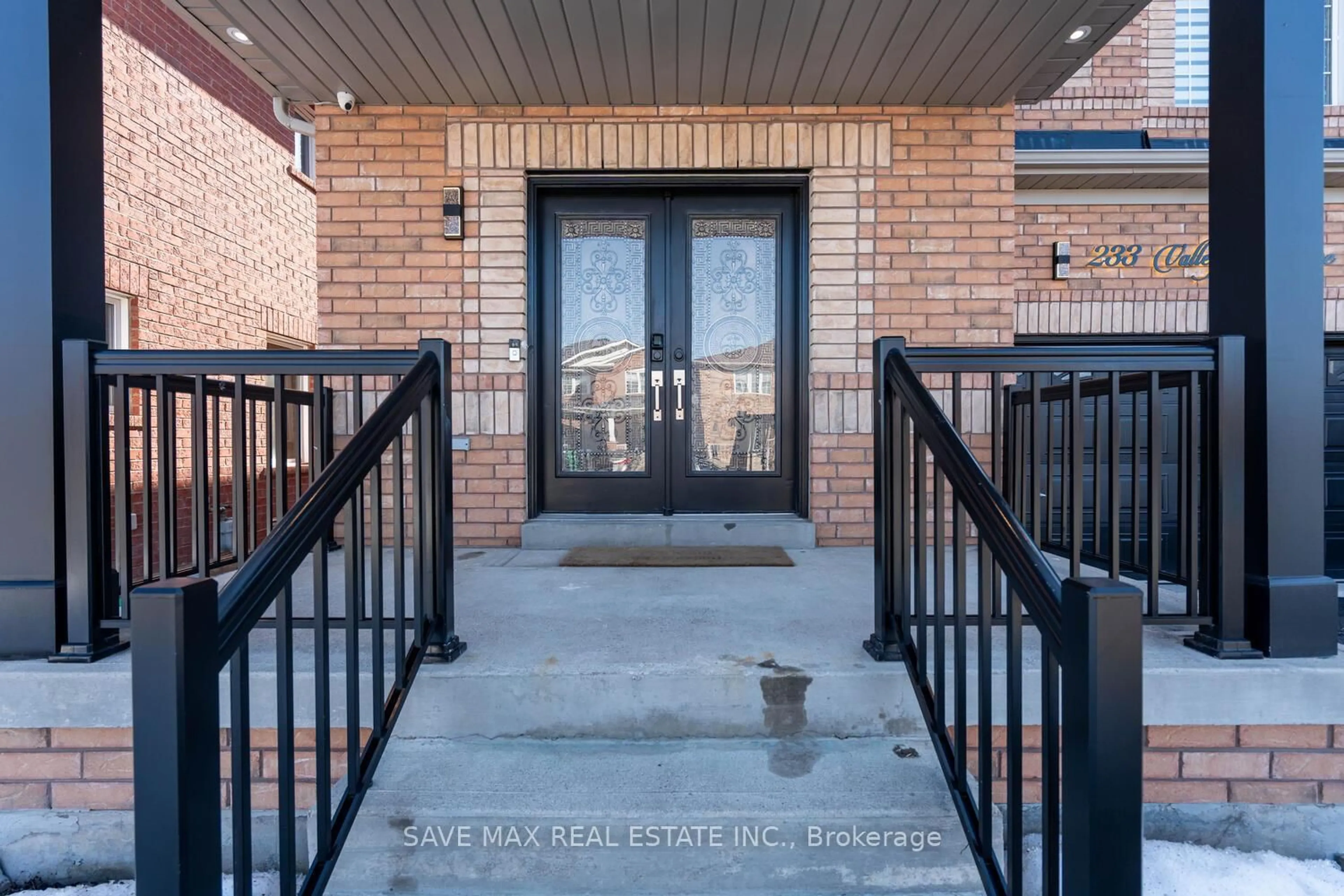 Indoor entryway for 233 Valleyway Dr, Brampton Ontario L6X 0N9