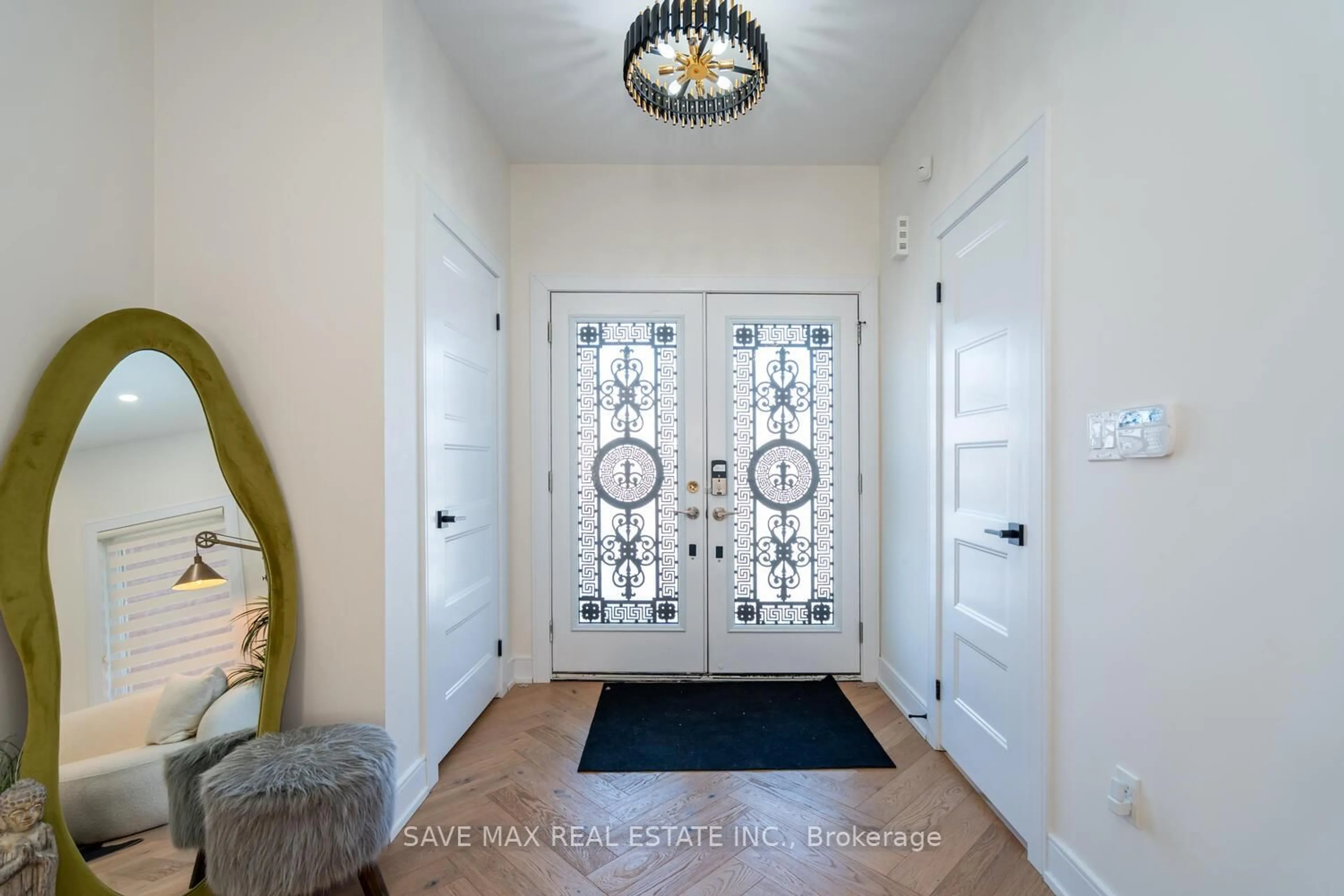Indoor entryway for 233 Valleyway Dr, Brampton Ontario L6X 0N9