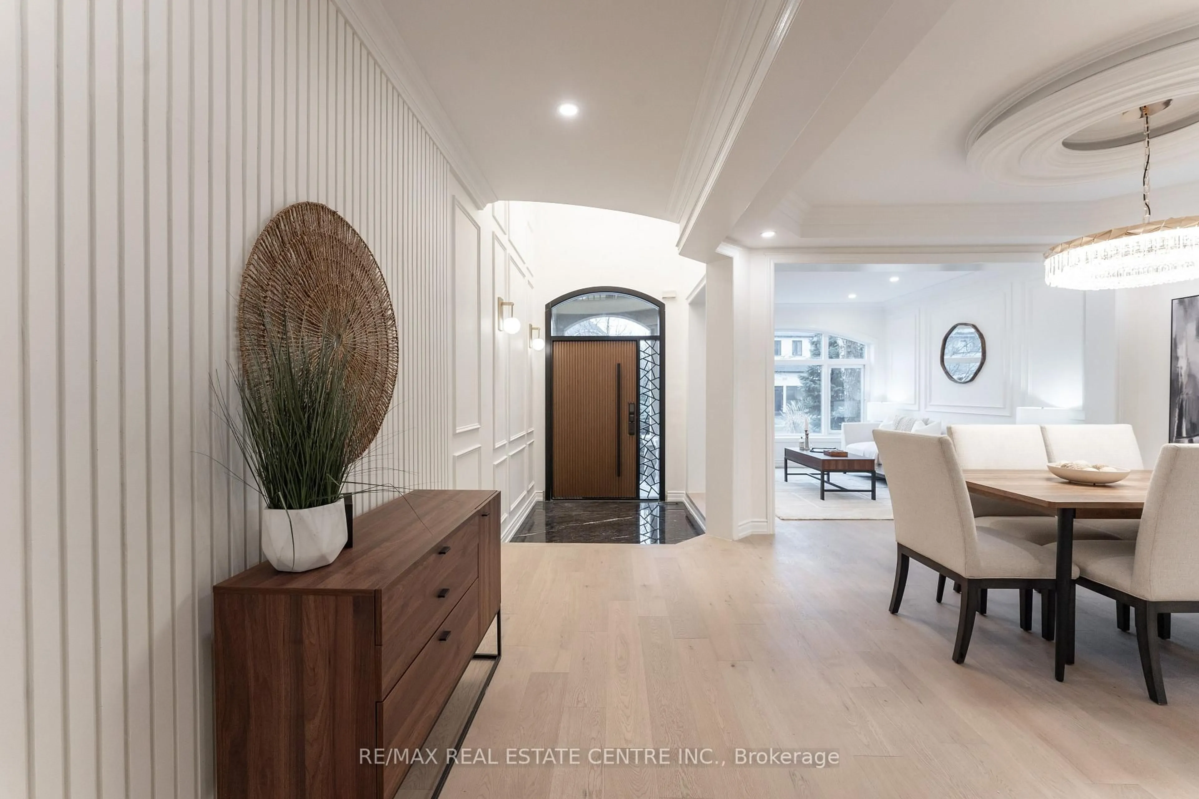 Indoor entryway for 3352 Petrie Way, Oakville Ontario L6L 6V8