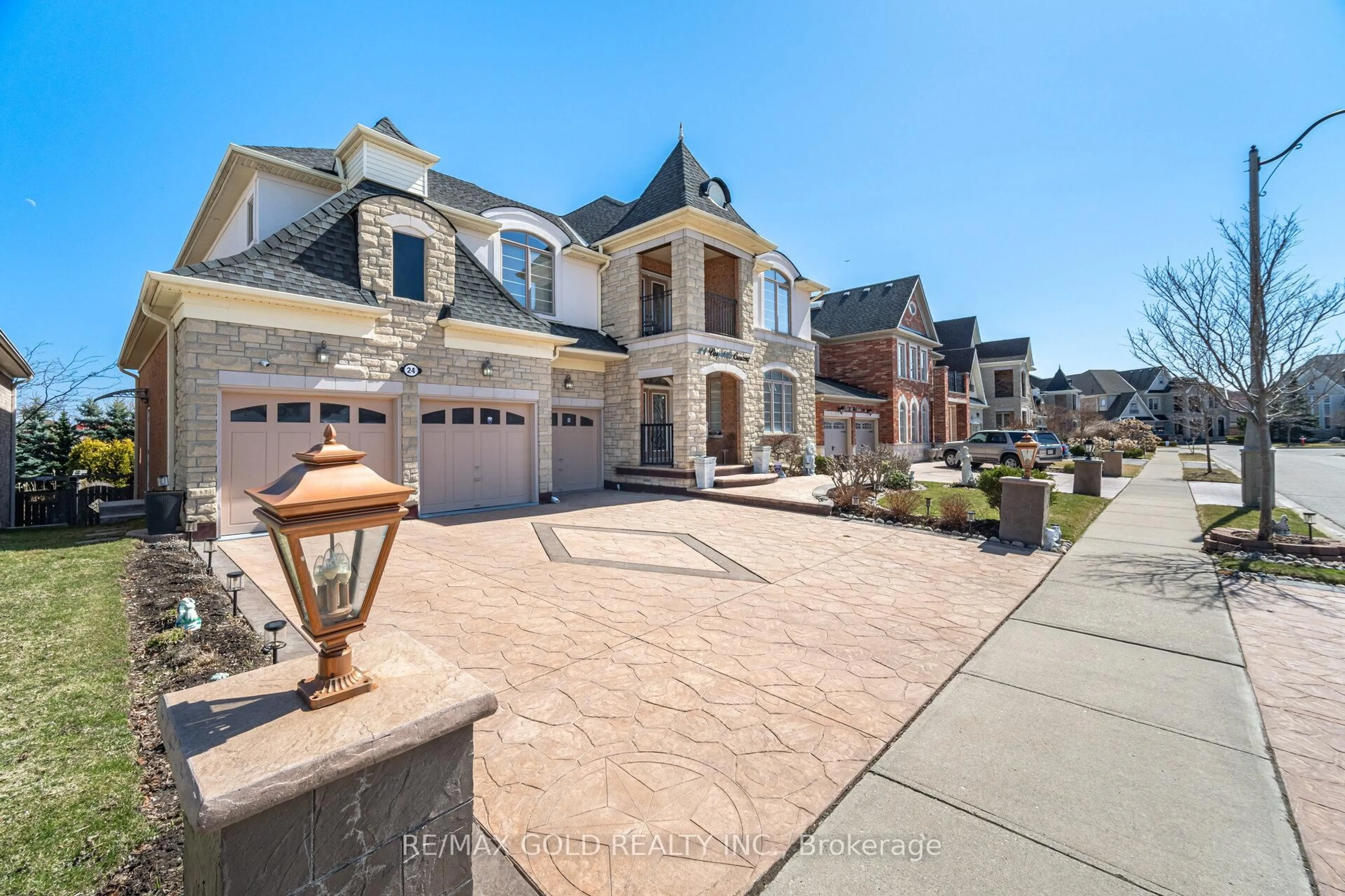 Unknown for 24 Vespahills Cres, Brampton Ontario L6P 2V1