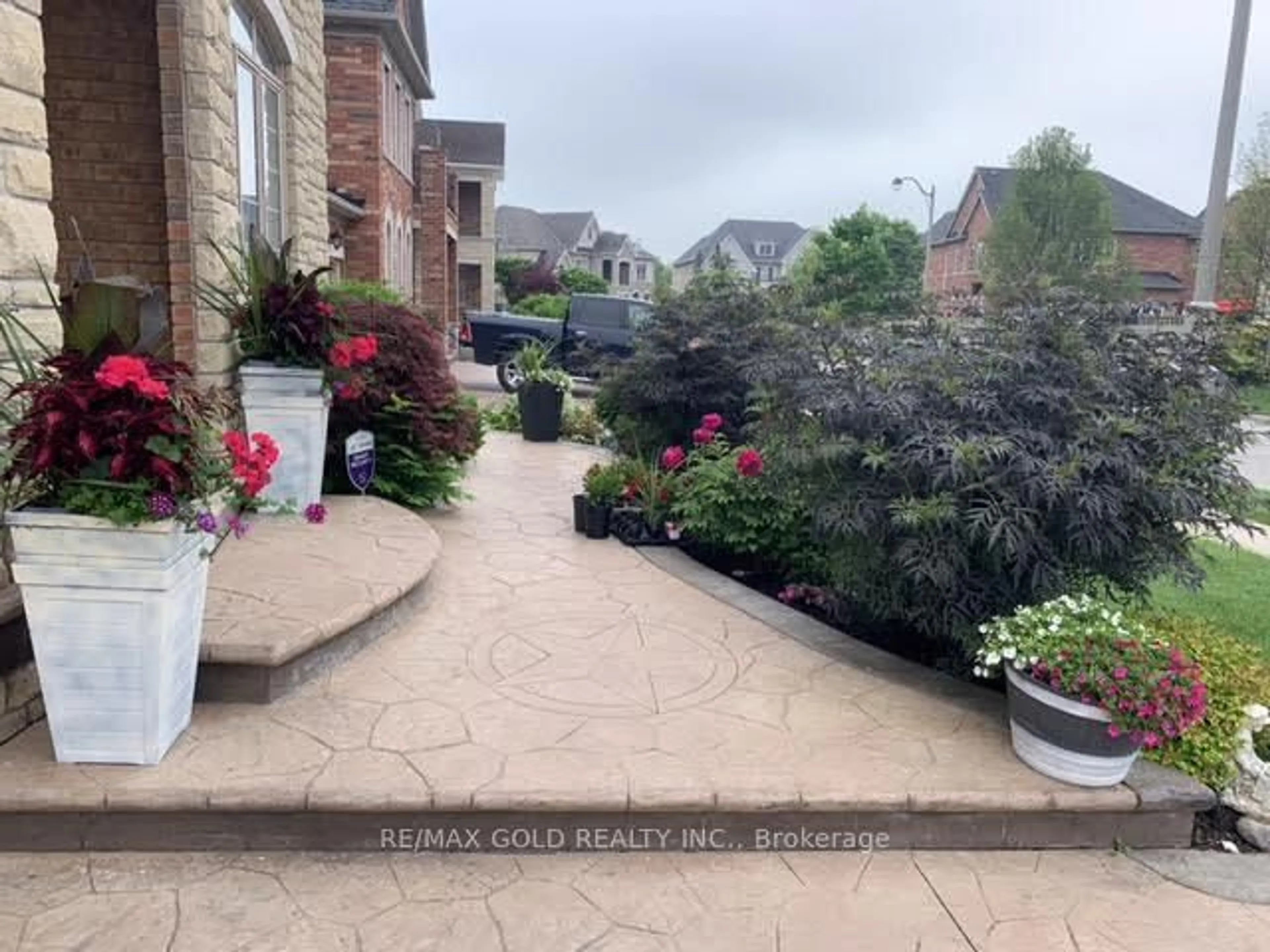 Unknown for 24 Vespahills Cres, Brampton Ontario L6P 2V1