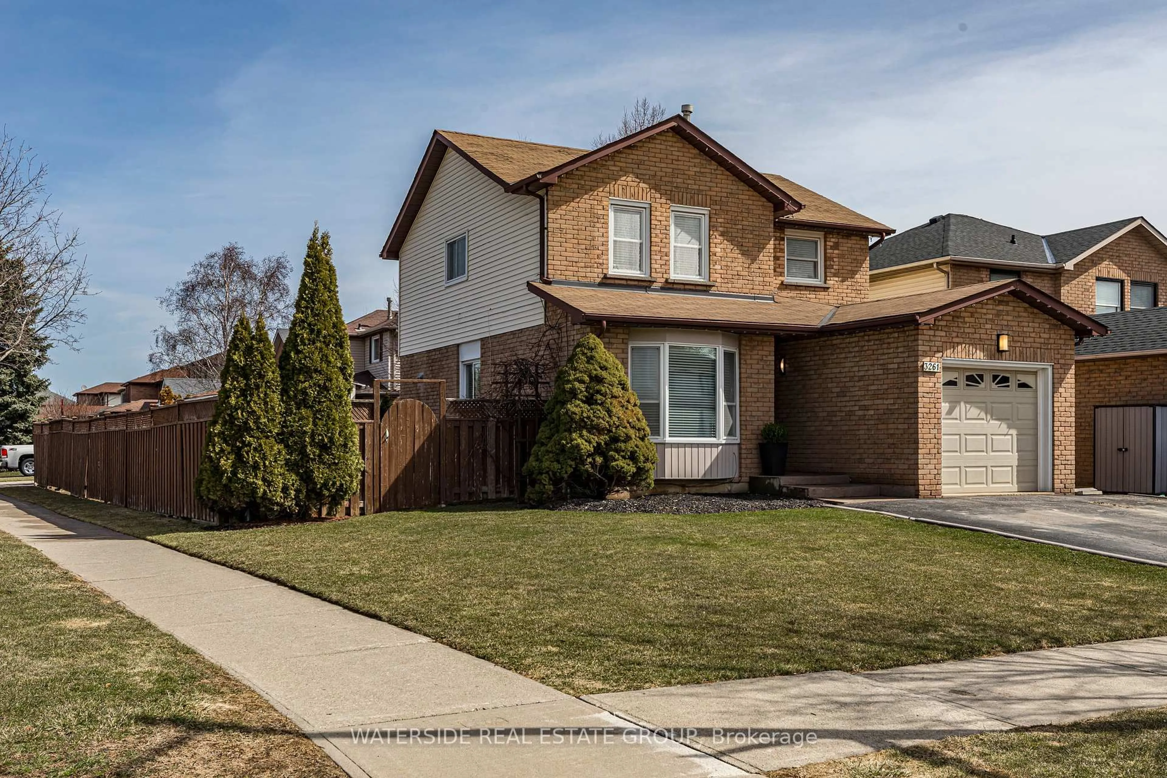 Home with brick exterior material, street for 3261 Woodcroft Cres, Burlington Ontario L7M 3K8