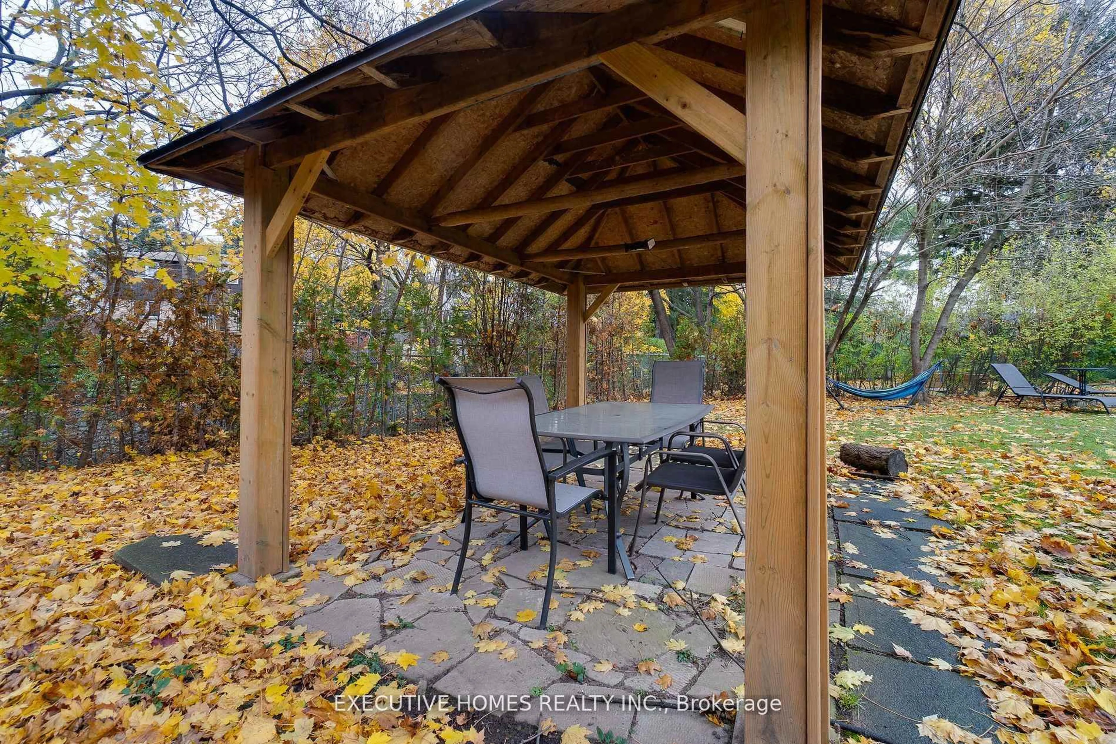 Patio, water/lake/river/ocean view for 208 Glen Oak Dr, Oakville Ontario L6K 2J2