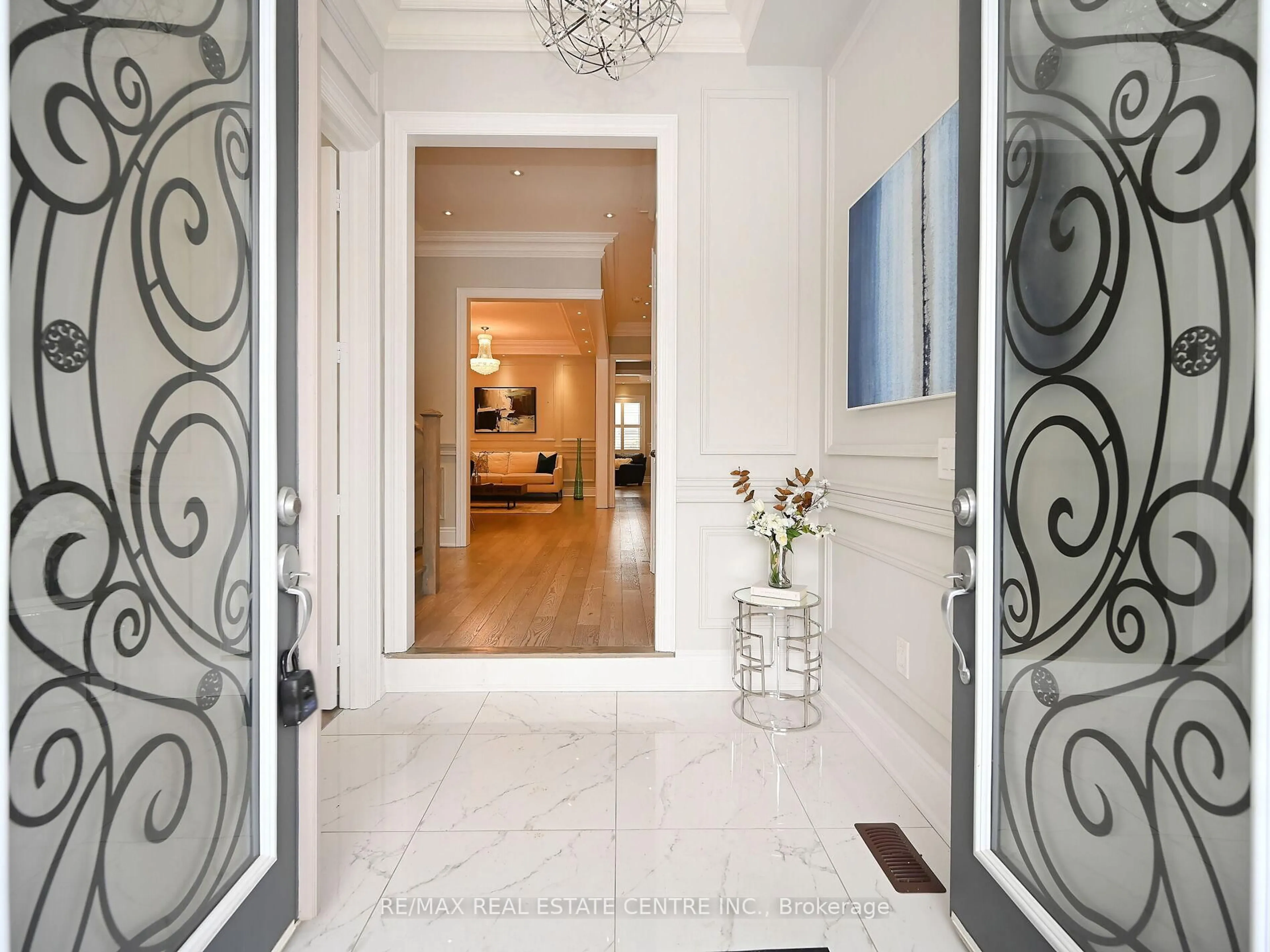 Indoor entryway for 171 Belmore Crt, Milton Ontario L9E 1H5