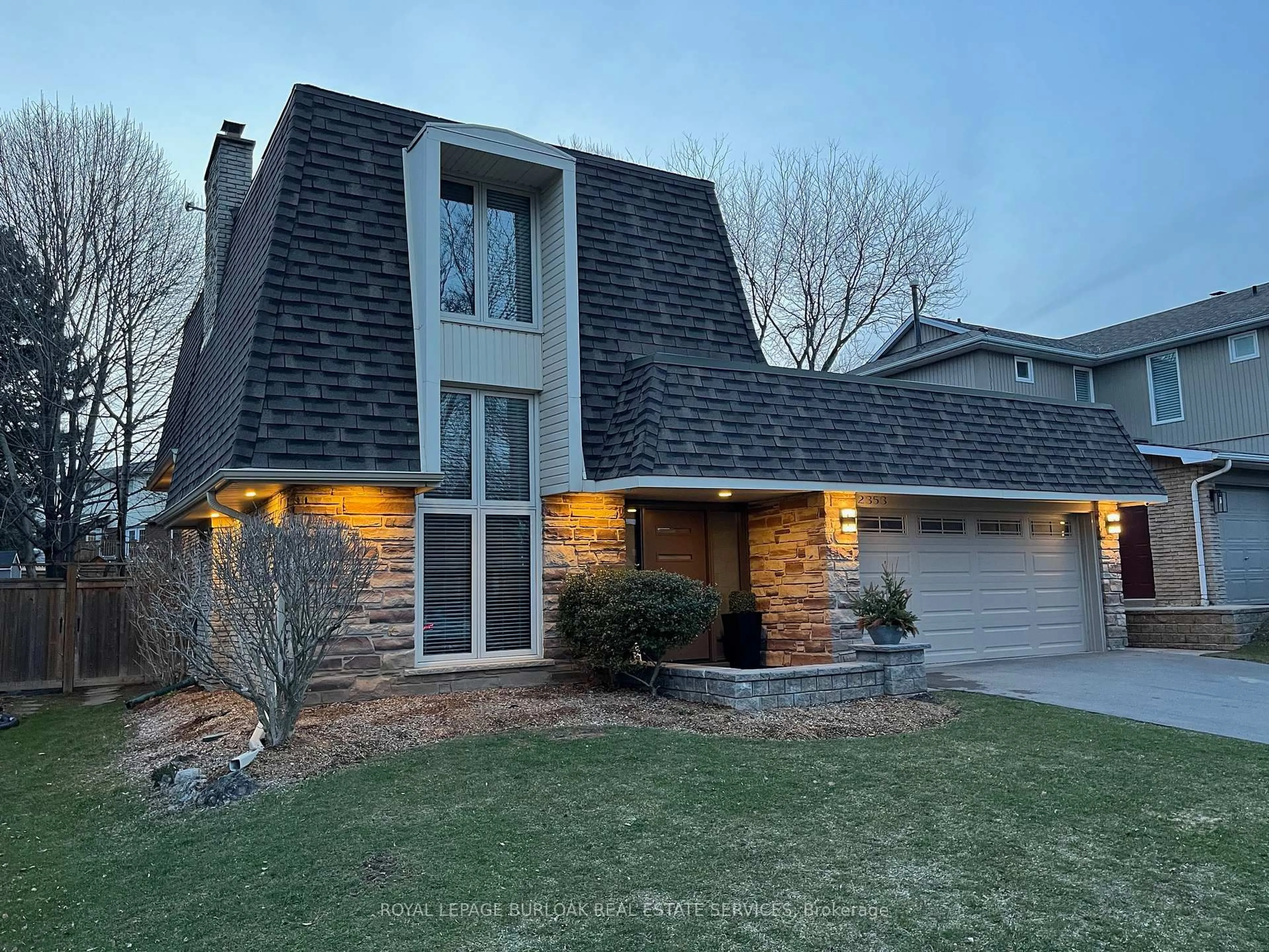 Home with brick exterior material, street for 2353 Sinclair Circ, Burlington Ontario L7P 3C1