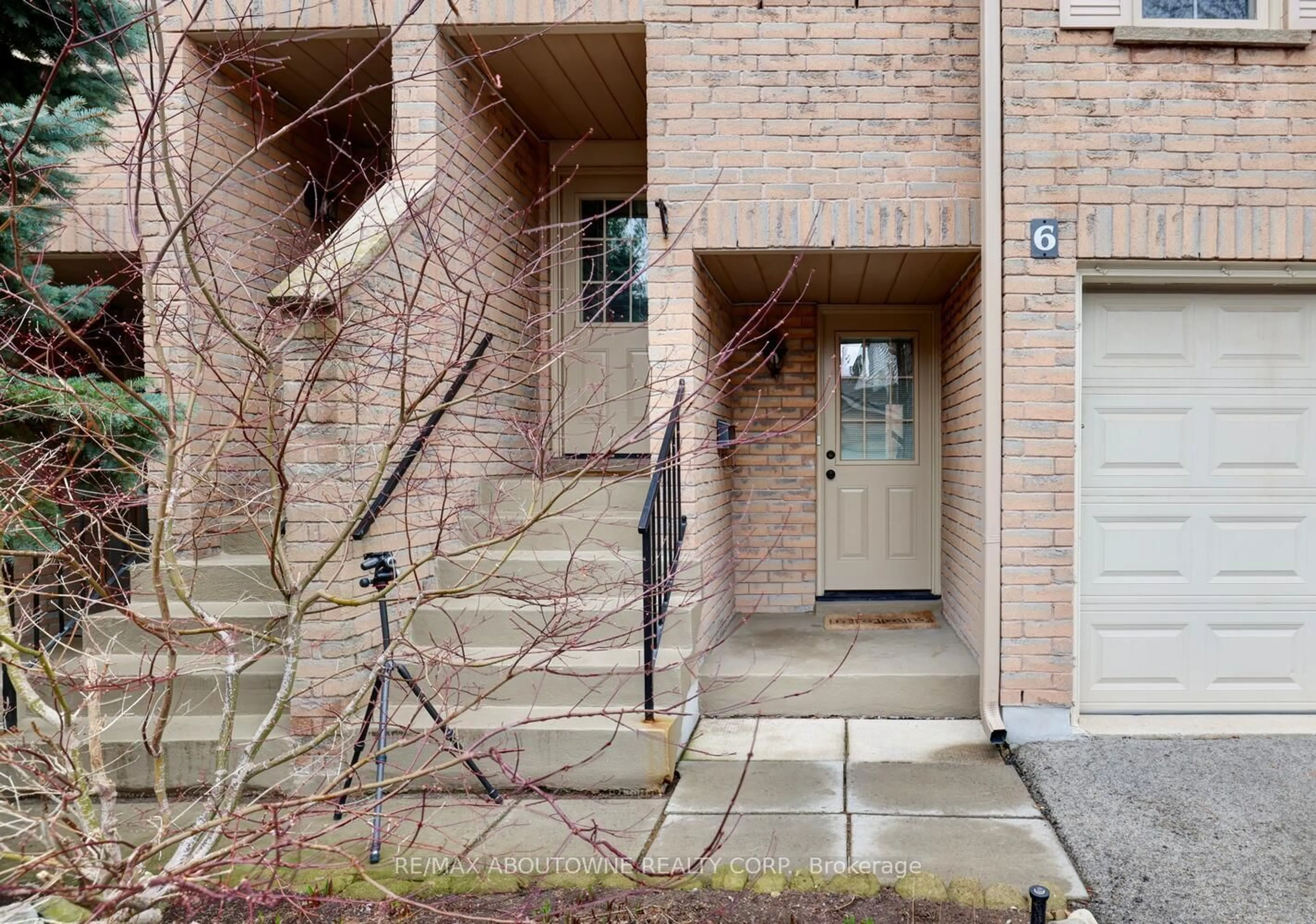 Unknown for 2272 Mowat Ave #6, Oakville Ontario L6H 5L8