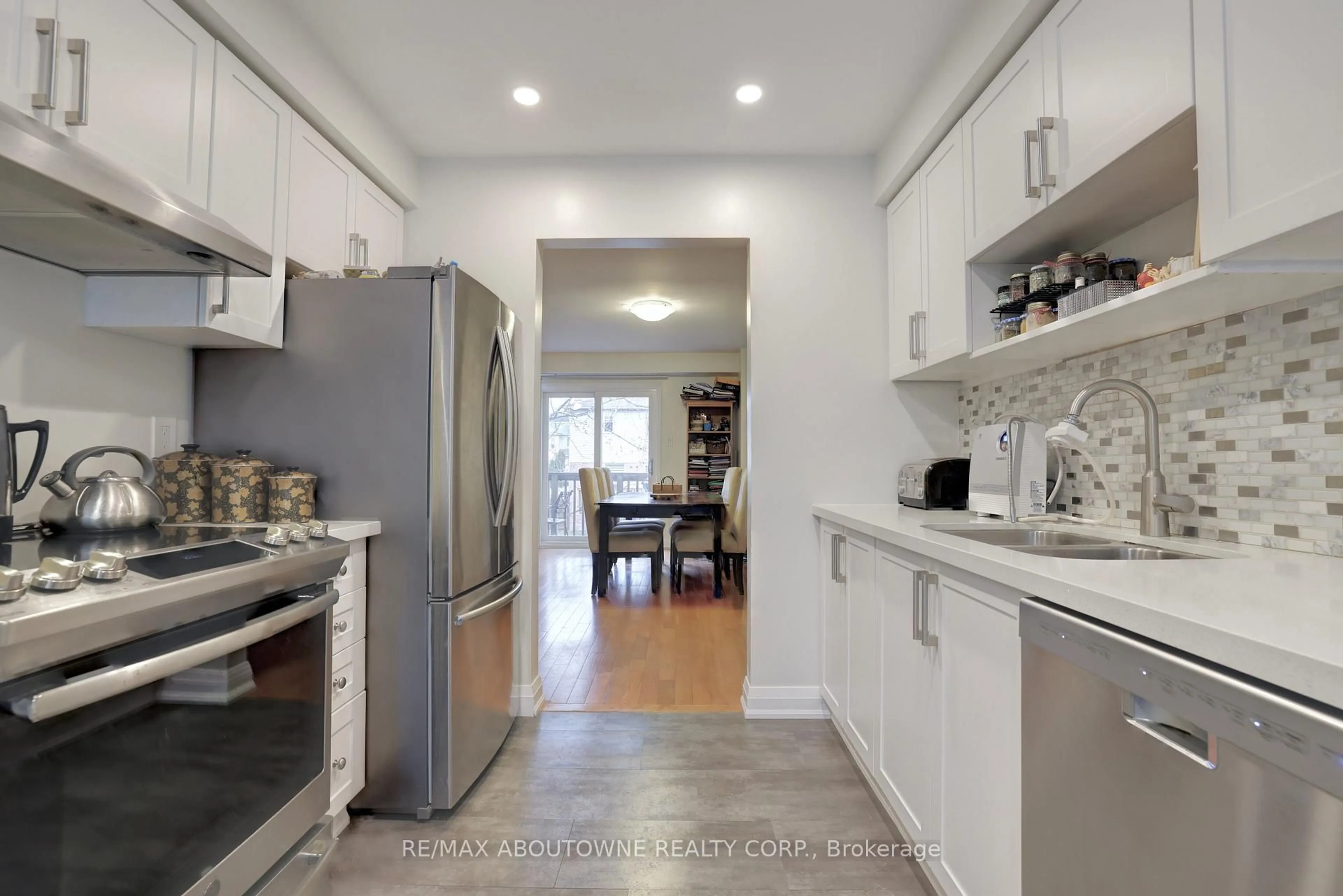 Unknown for 2272 Mowat Ave #6, Oakville Ontario L6H 5L8