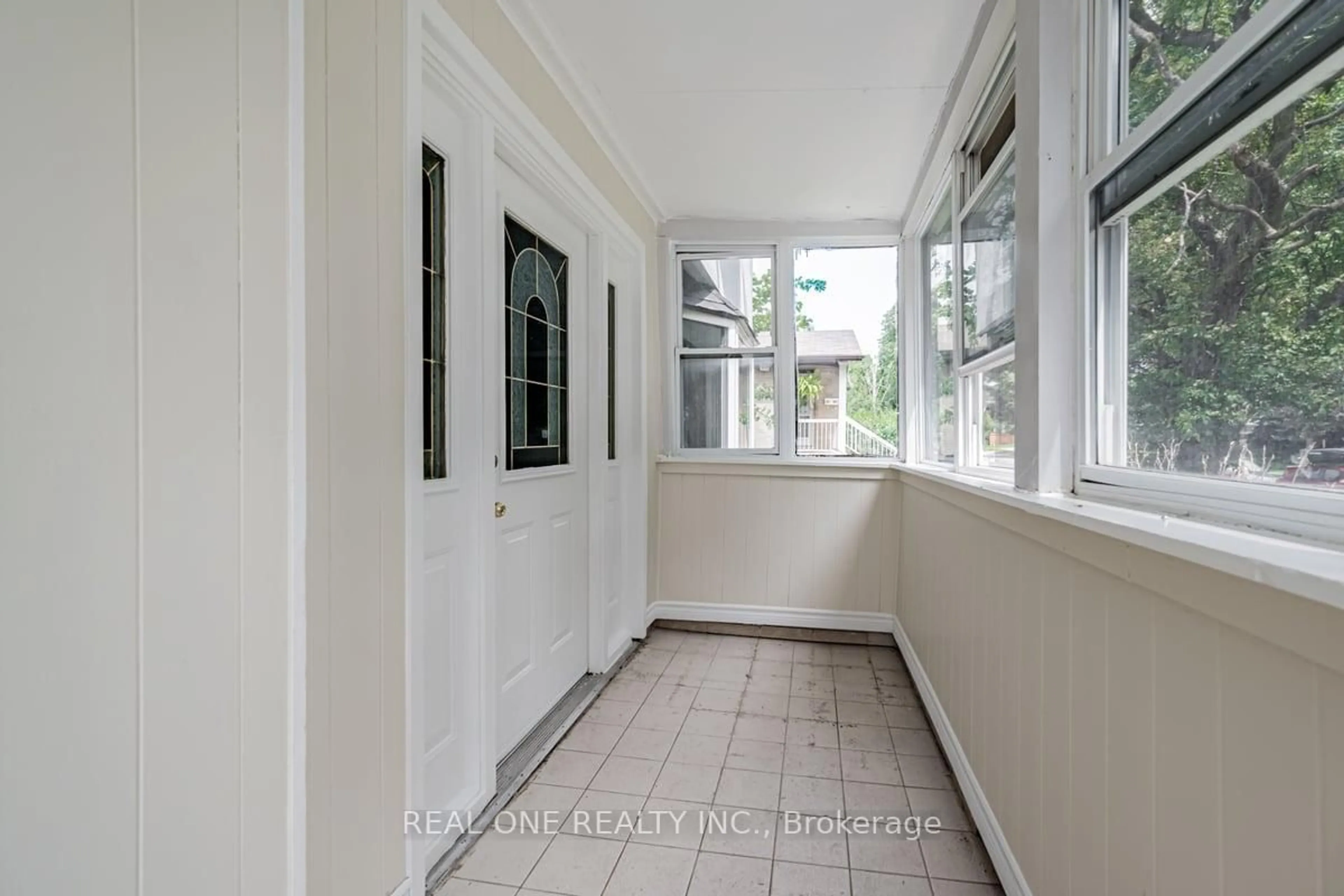 Indoor entryway for 30 Herkley Dr, Brampton Ontario L6V 2E8