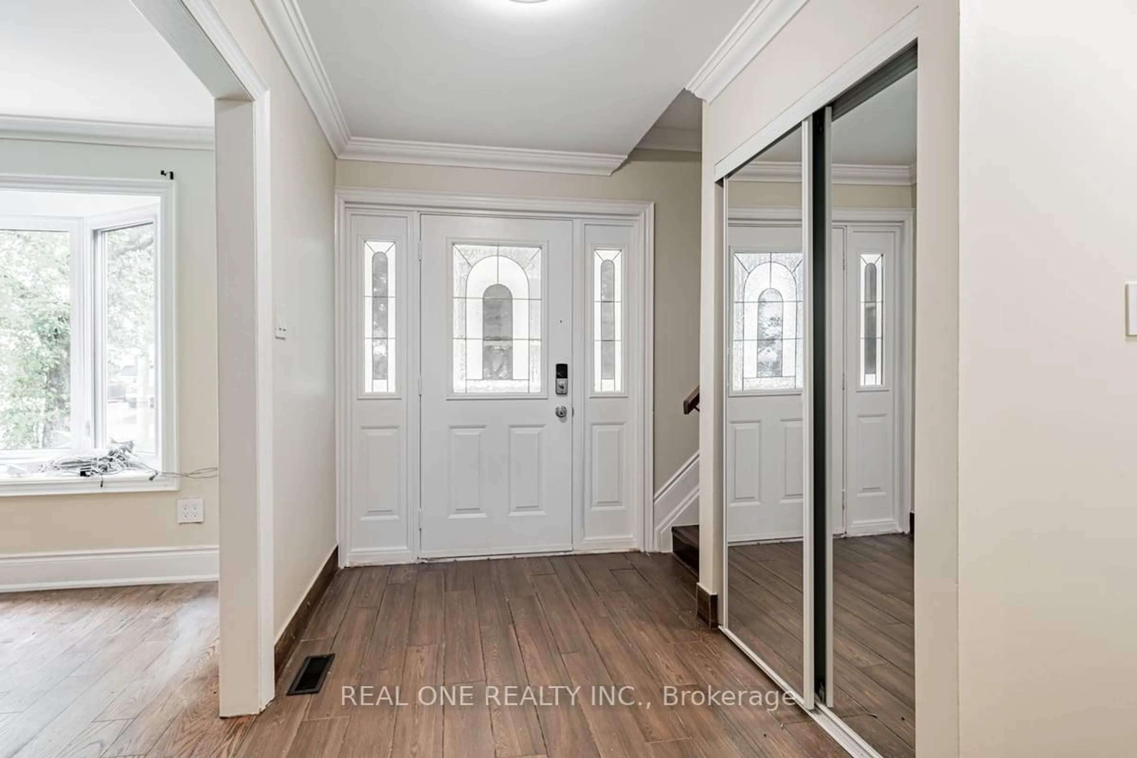 Indoor entryway for 30 Herkley Dr, Brampton Ontario L6V 2E8