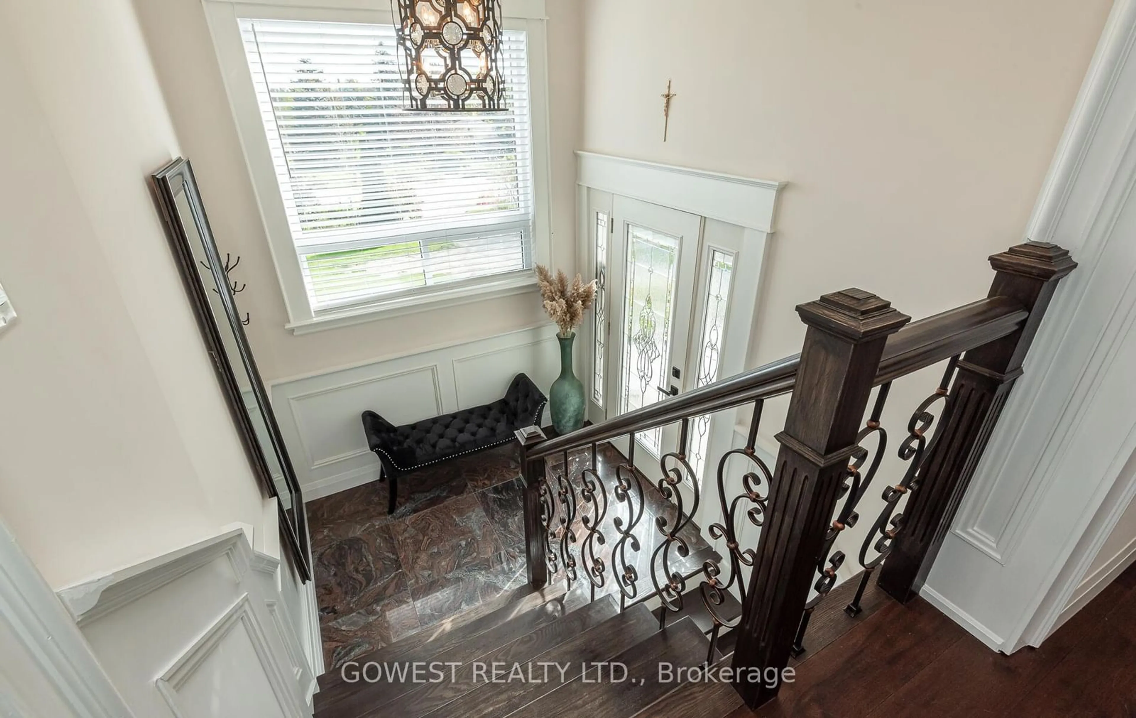 Indoor entryway for 2670 Embleton Rd, Brampton Ontario L6X 0E2