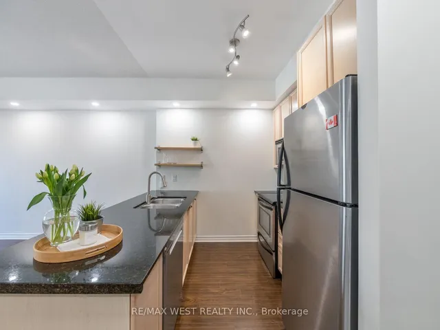 Additional property image - 4196 Dundas St Unit PH 609