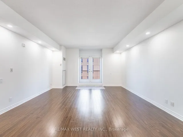 Additional property image - 4196 Dundas St Unit PH 609