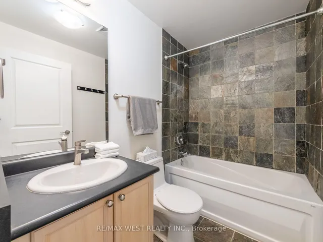 Additional property image - 4196 Dundas St Unit PH 609
