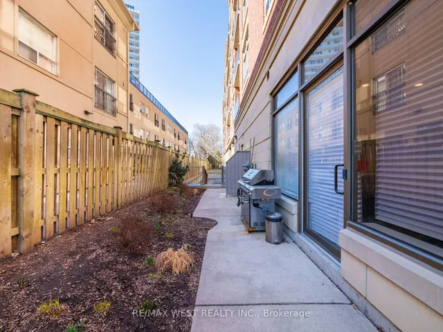 Additional property image - 4196 Dundas St Unit PH 609