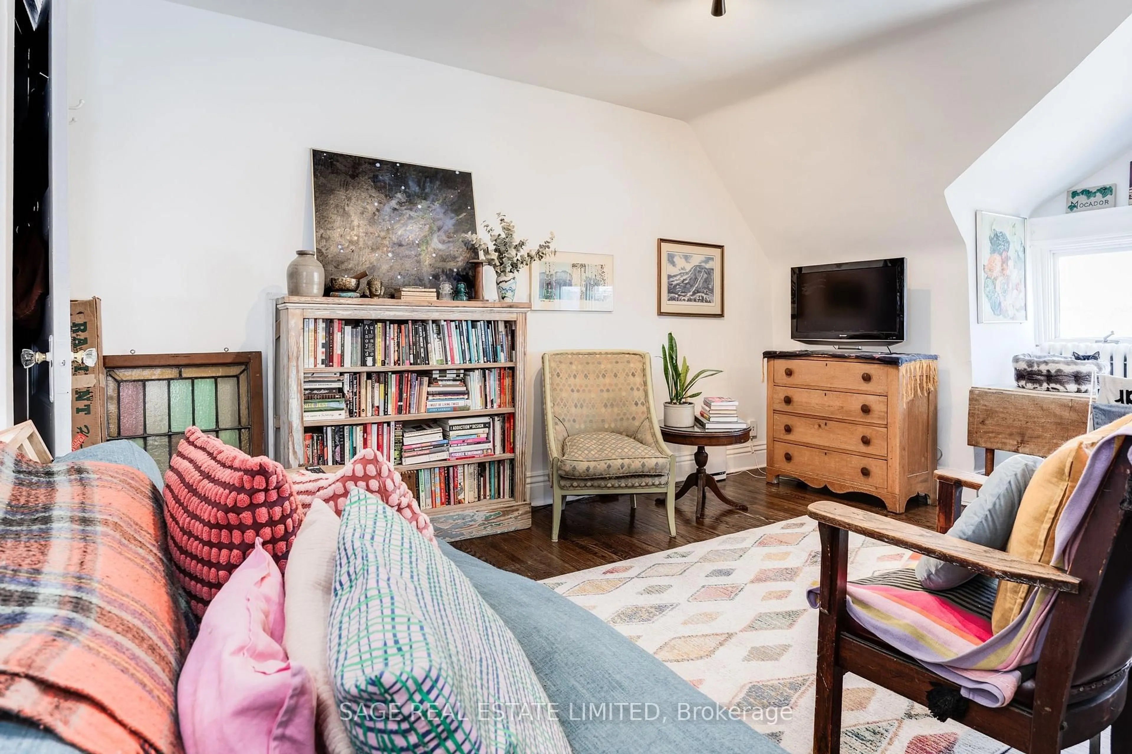 Living room with furniture, wood/laminate floor for 21 Macdonell Ave, Toronto Ontario M6R 2A3