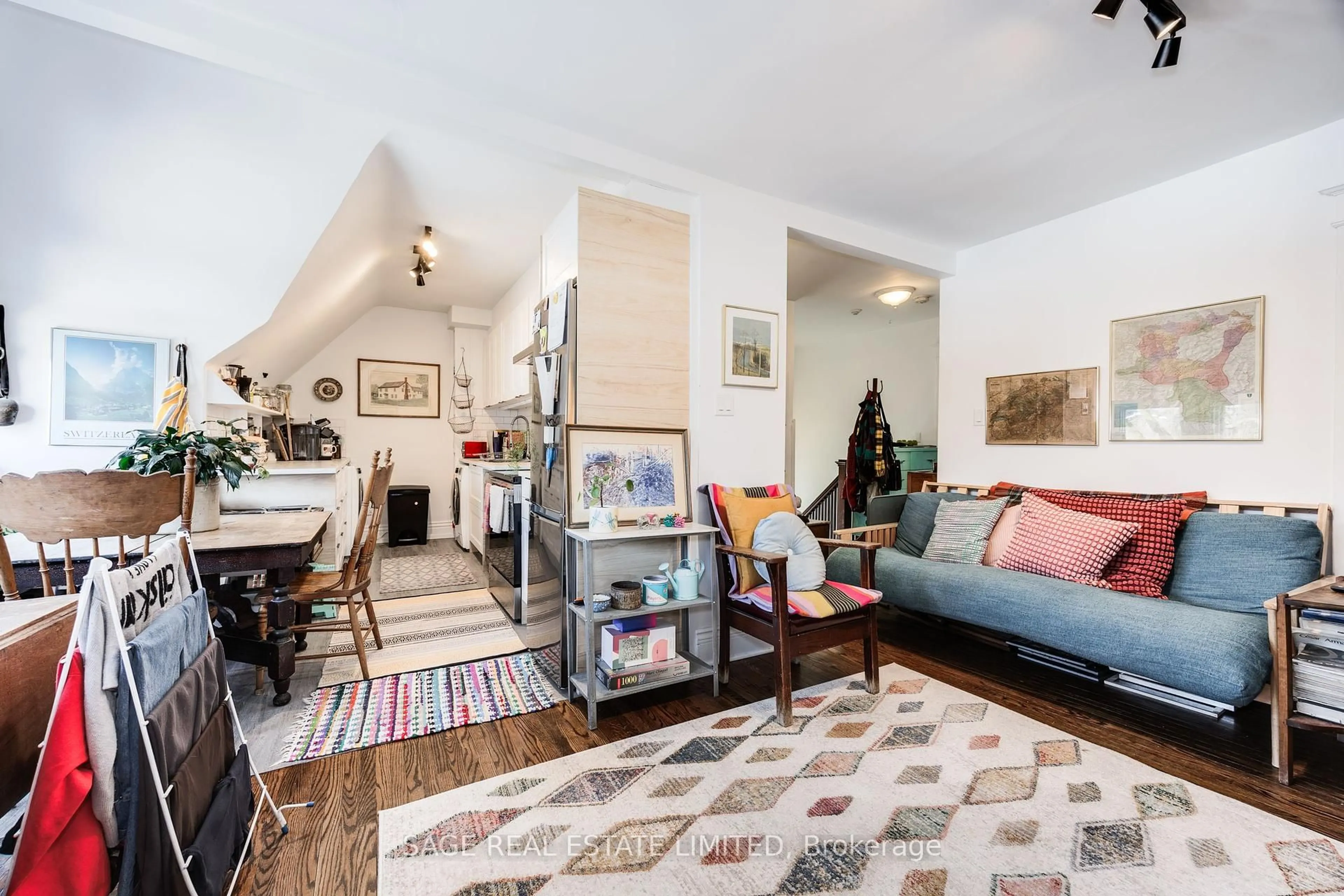 Living room with furniture, unknown for 21 Macdonell Ave, Toronto Ontario M6R 2A3