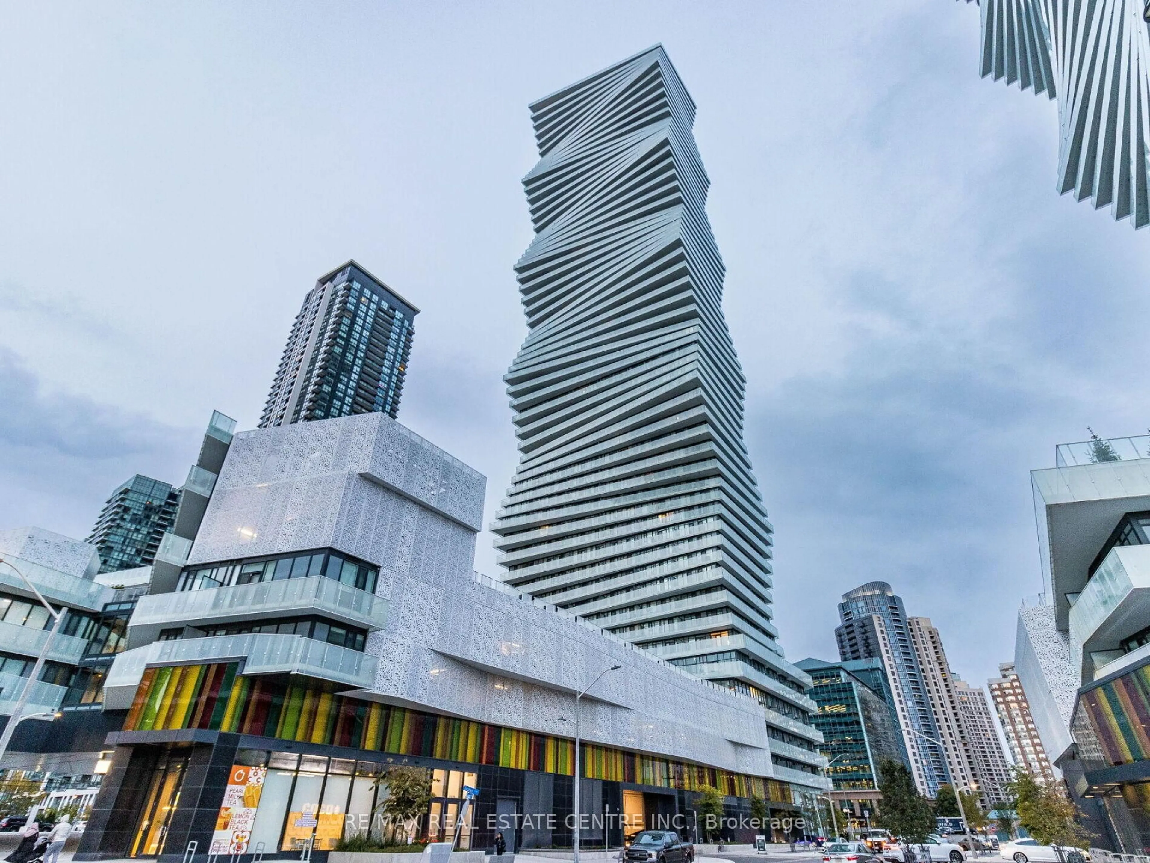 Indoor foyer for 3900 Confederation Pkwy #6007, Mississauga Ontario L5B 4M6