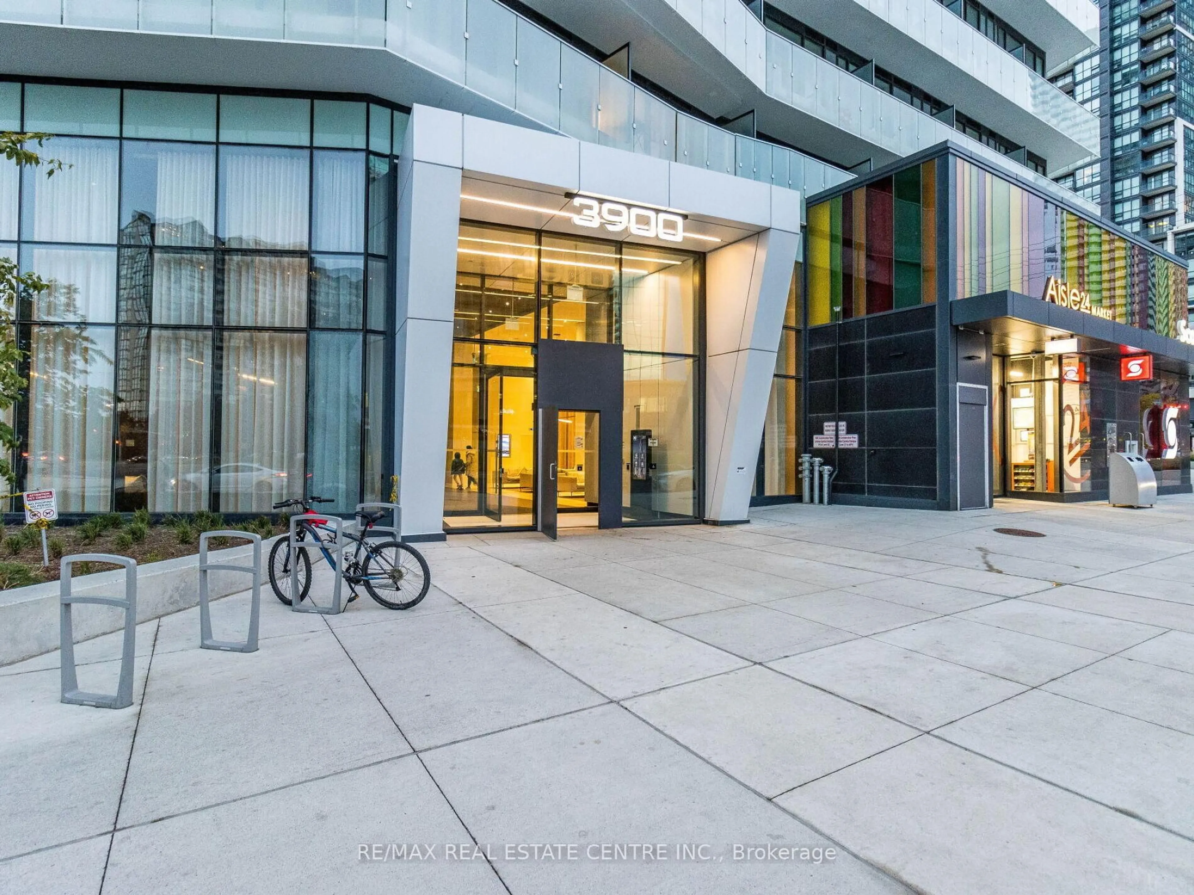 Indoor foyer for 3900 Confederation Pkwy #6007, Mississauga Ontario L5B 4M6