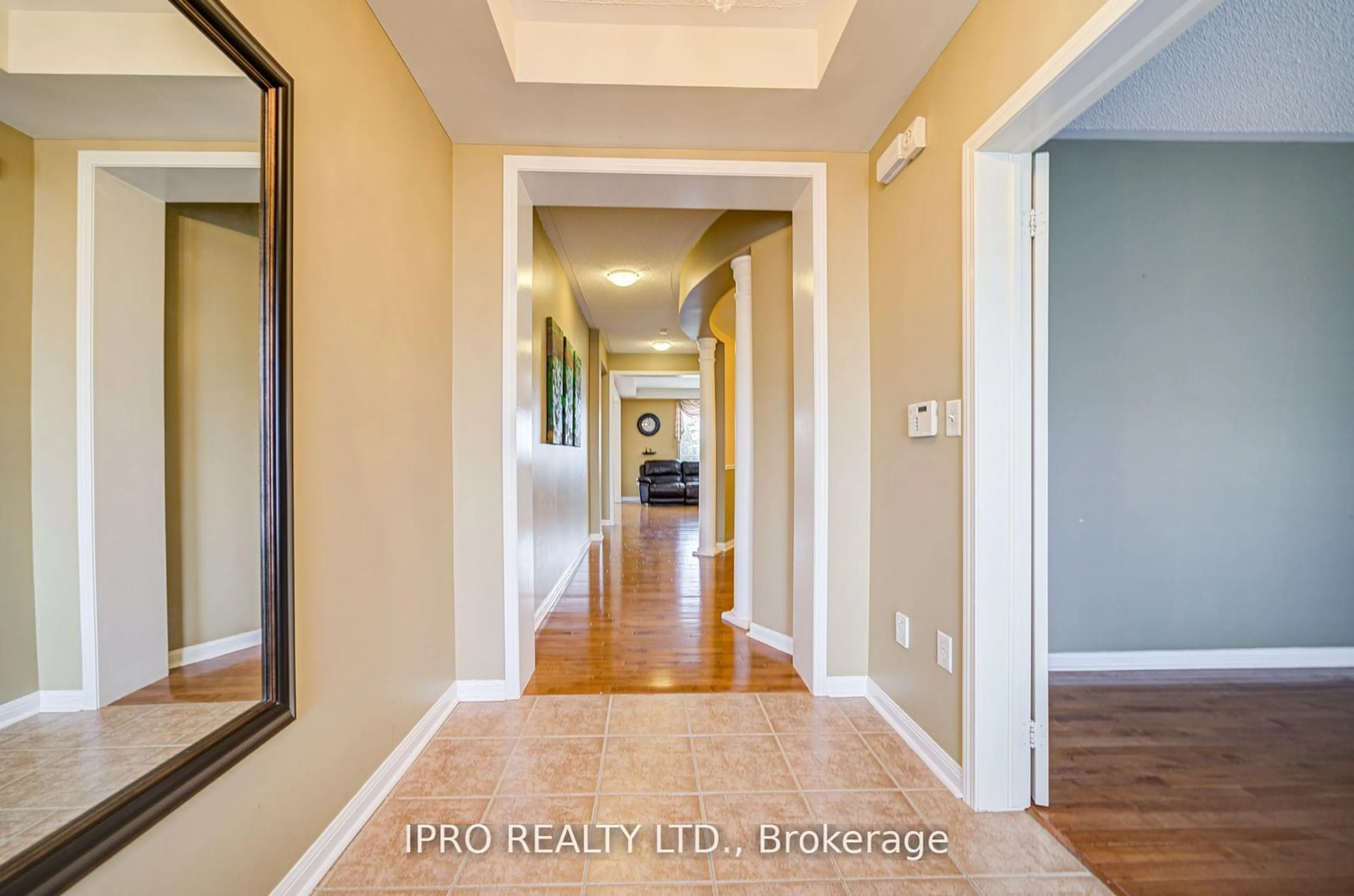 Indoor entryway for 7 Bonavista Dr, Brampton Ontario L6X 0N2