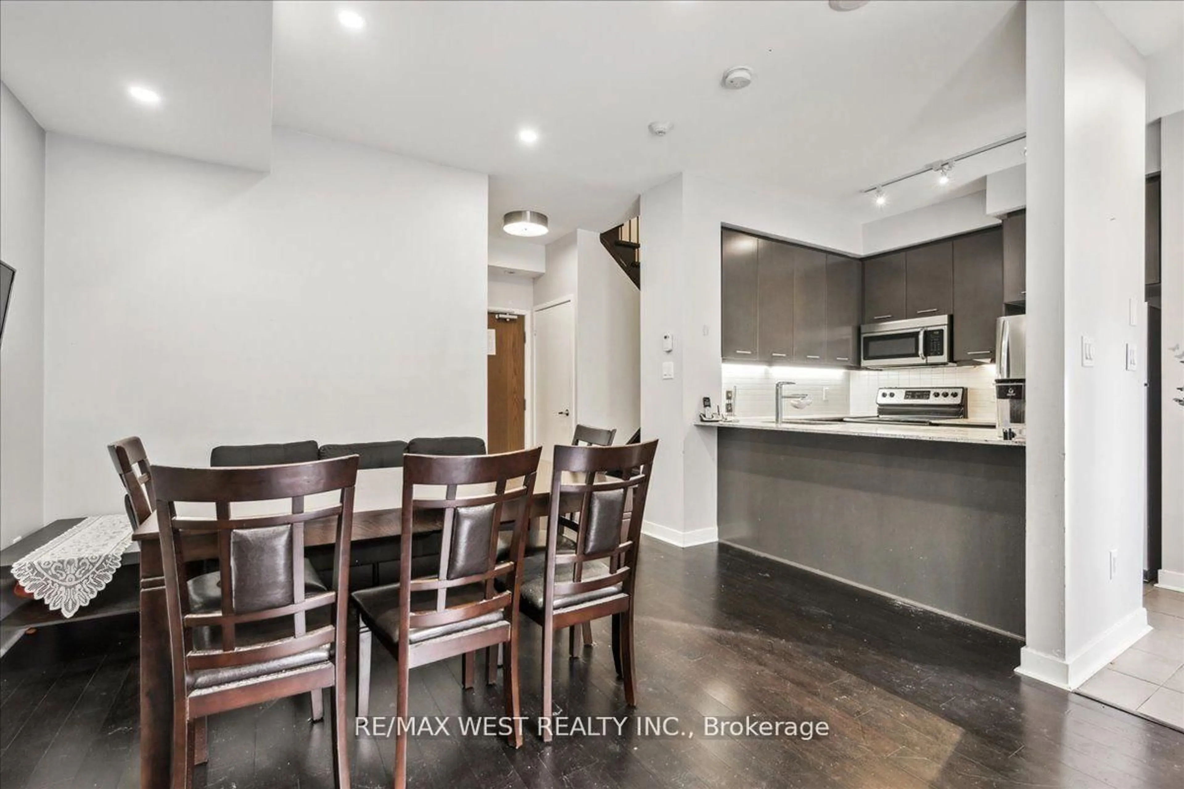 Open concept kitchen, unknown for 370 Square One Dr #Th#13, Mississauga Ontario L5B 0E6