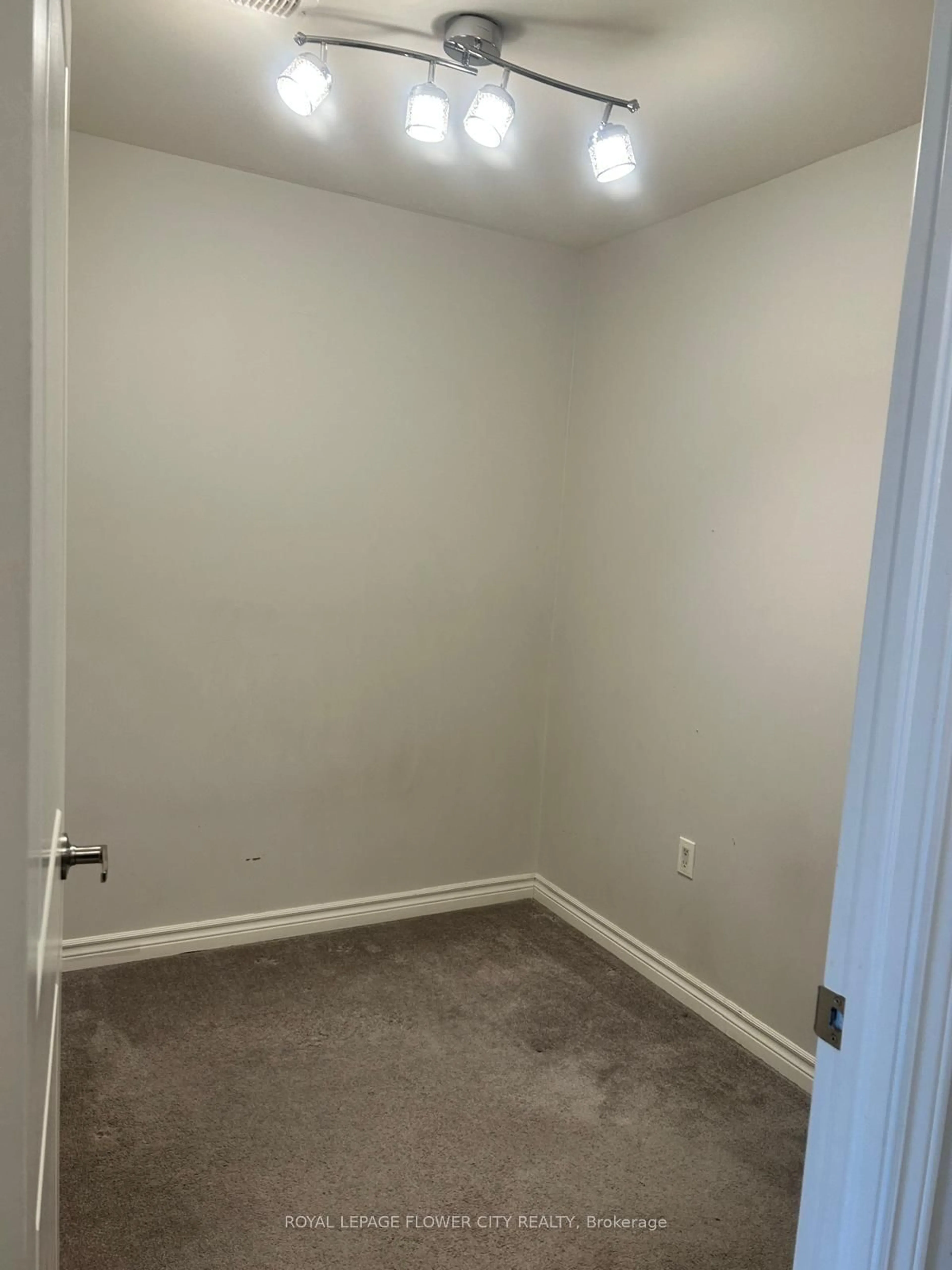 A pic of a room for 630 Sauve St #404, Milton Ontario L9T 9A6