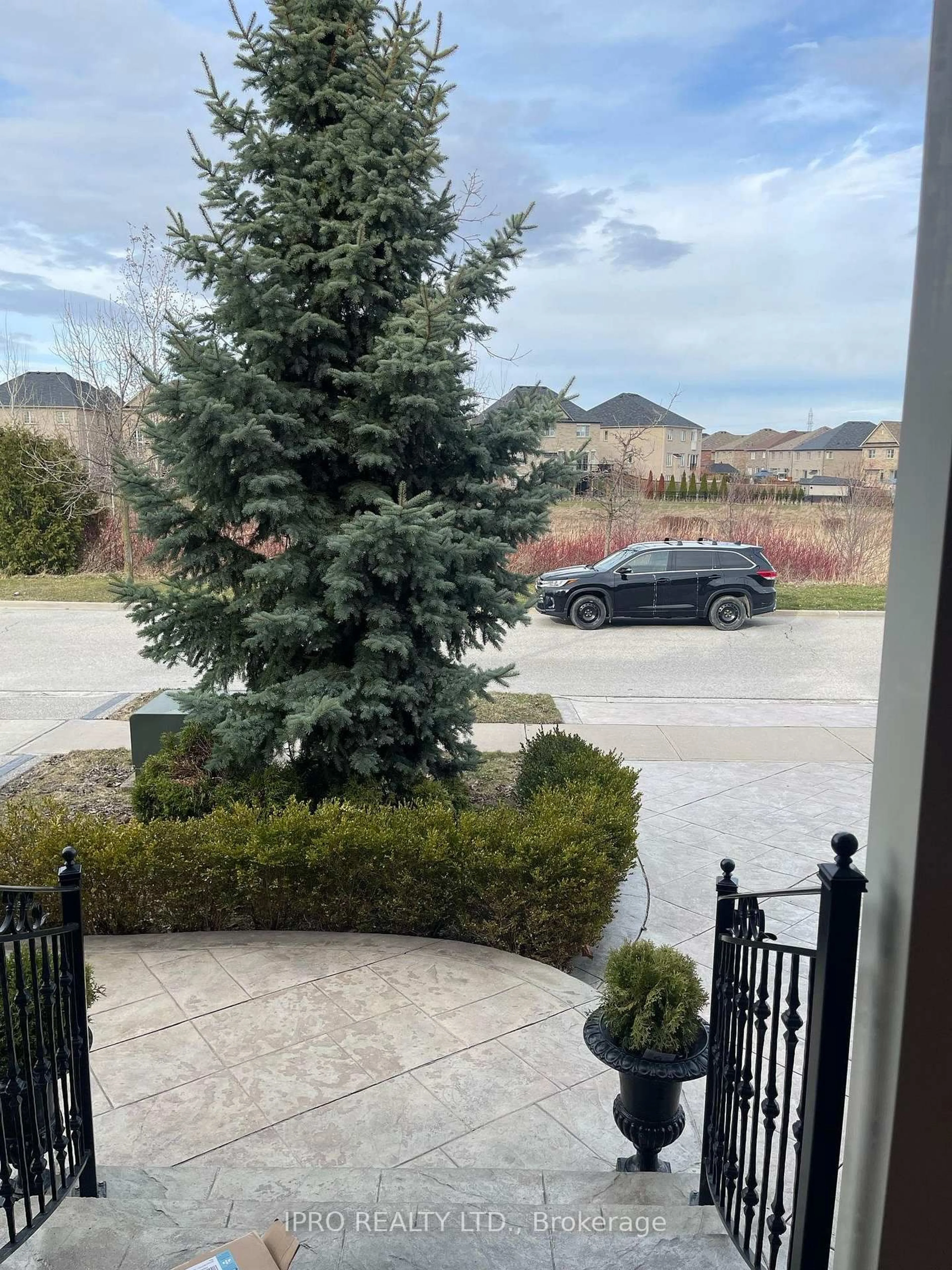 A pic from outside/outdoor area/front of a property/back of a property/a pic from drone, mountain view for 26 Maybeck Dr, Brampton Ontario L6X 0Z1