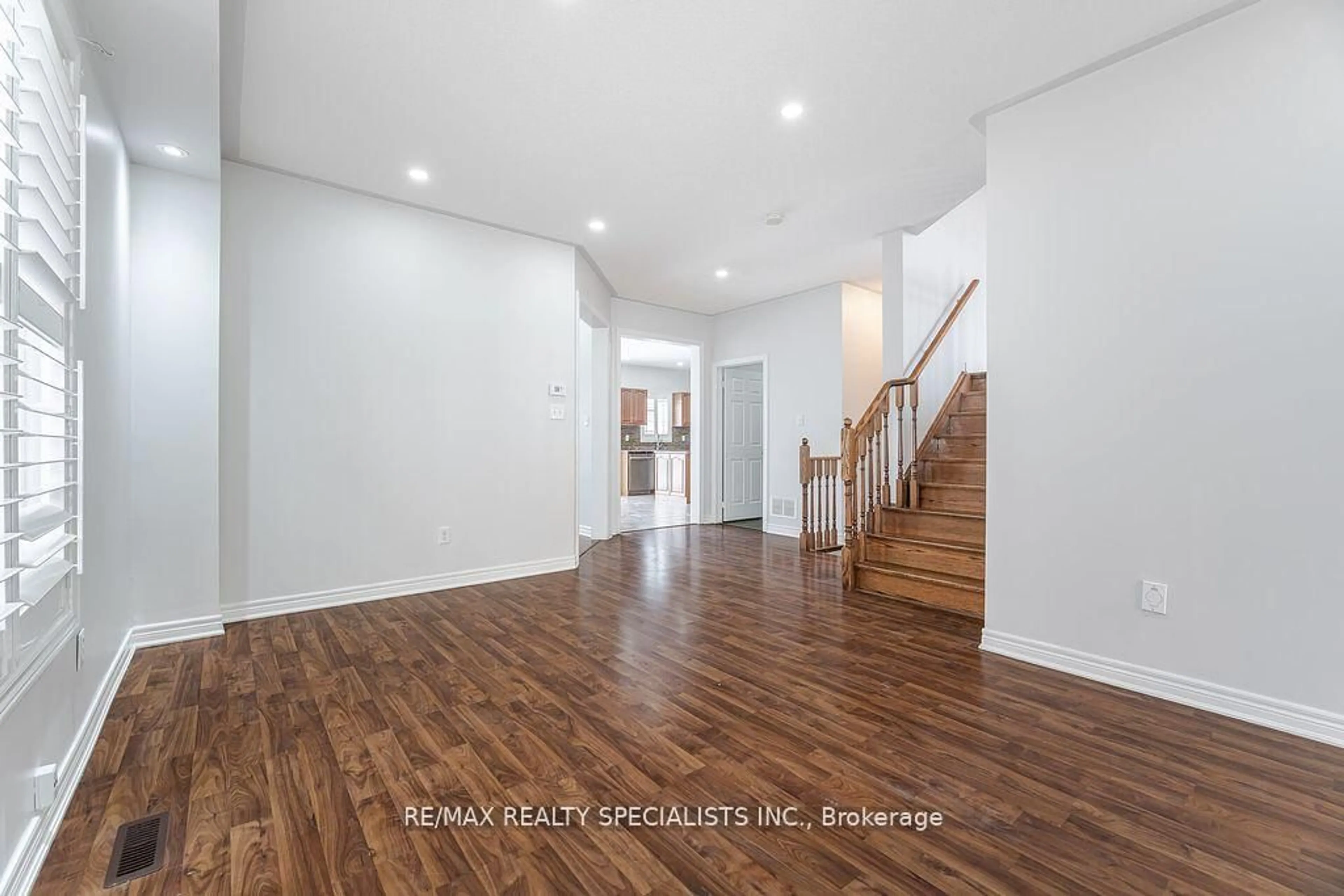 Indoor entryway for 49 Sleightholme Cres, Brampton Ontario L6P 3E8