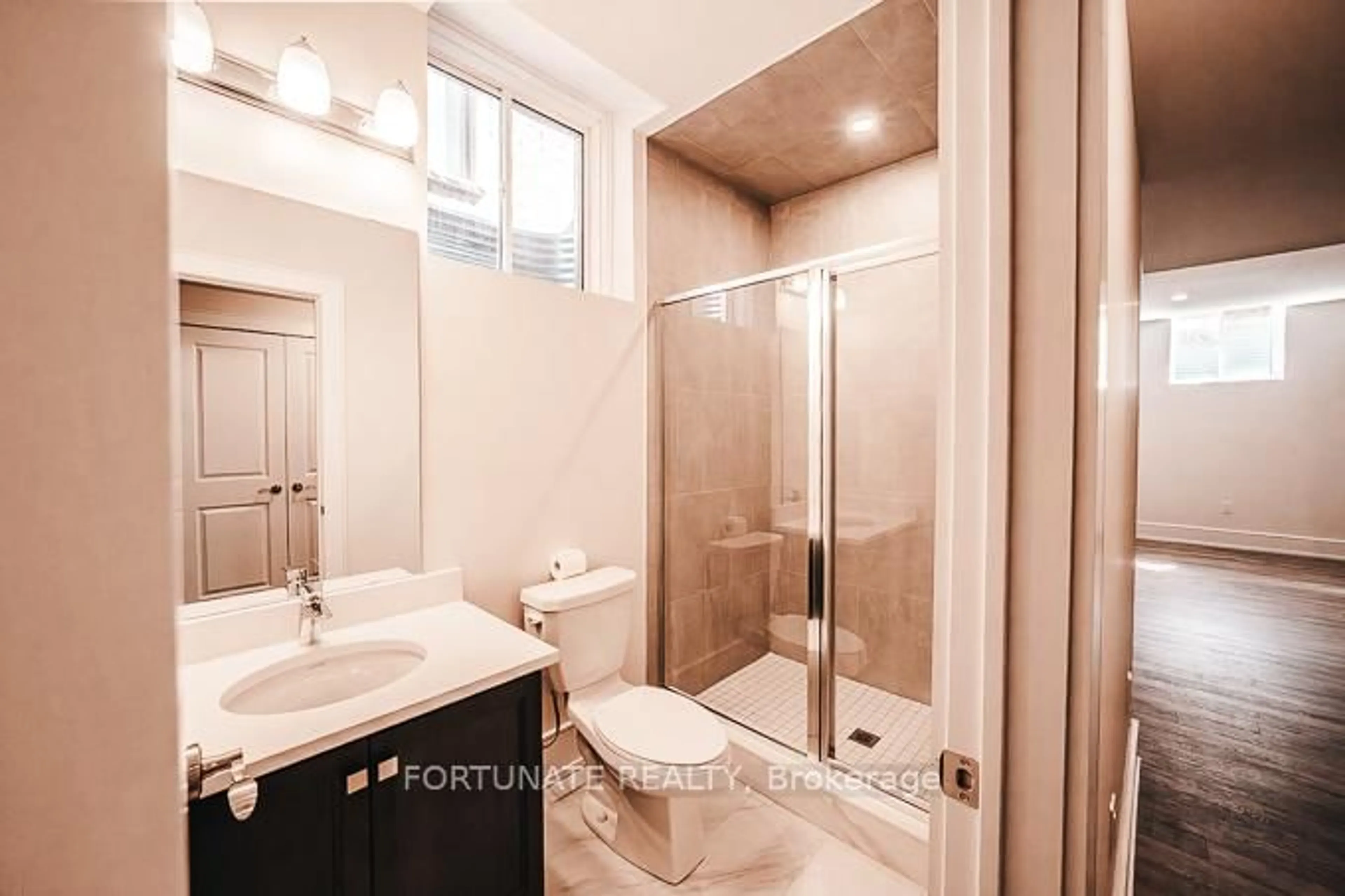 Standard bathroom, ceramic/tile floor for 42 Hallaran Rd, Oakville Ontario L6H 0Z8