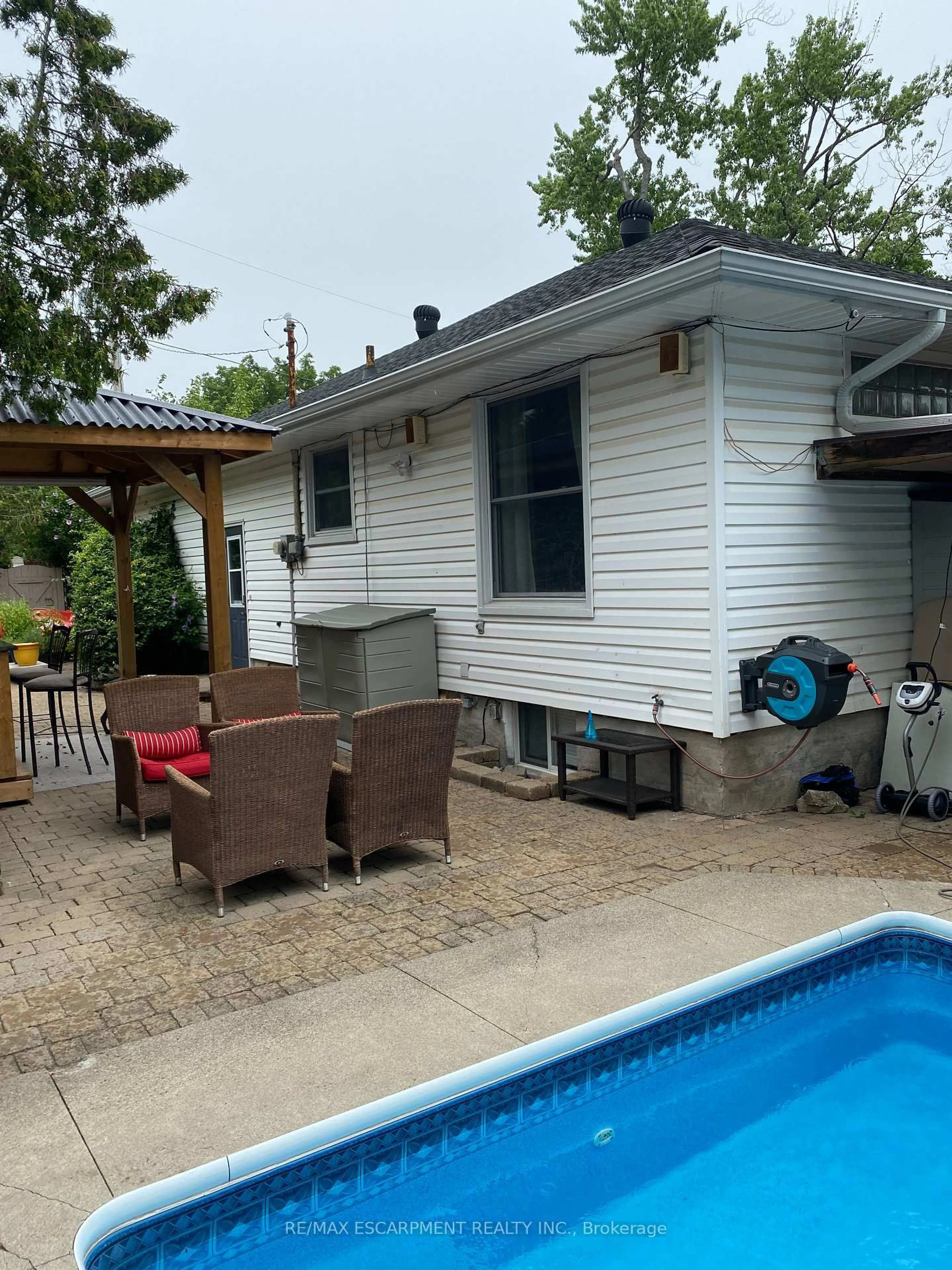 Patio, unknown for 212 Brookfield Ave, Burlington Ontario L7N 1T8