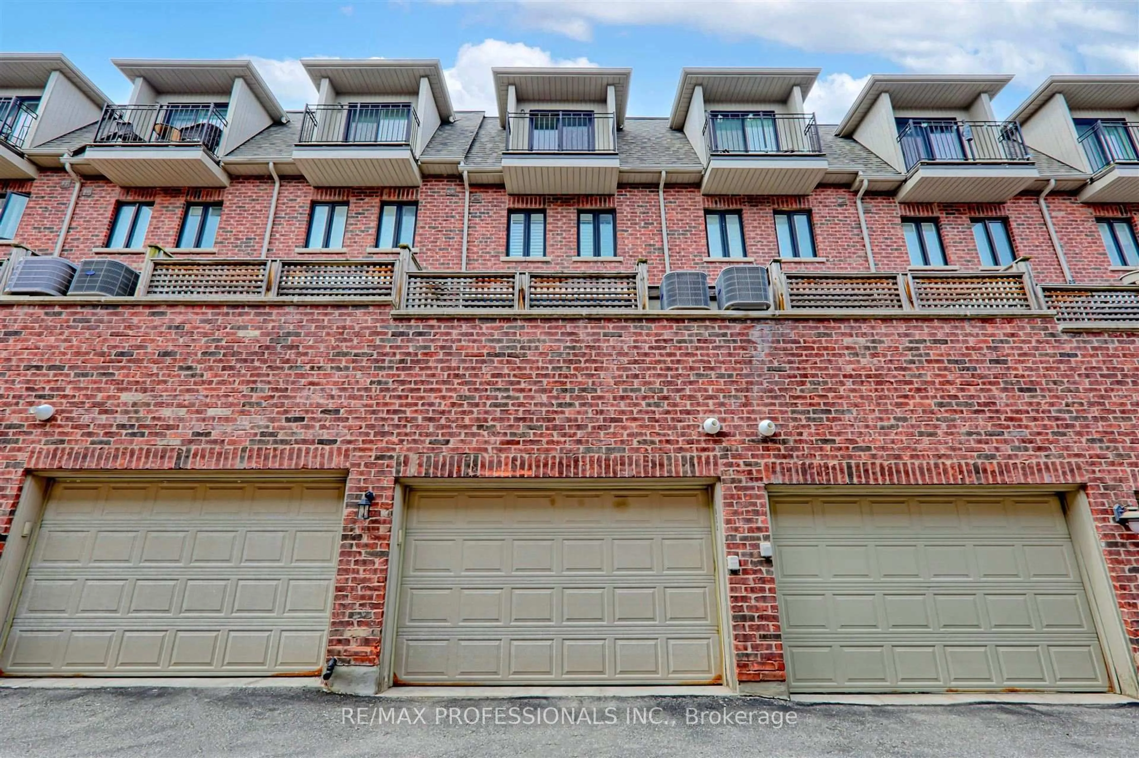 Home with brick exterior material, building for 1854 Burnhamthorpe Rd, Mississauga Ontario L4X 2S5