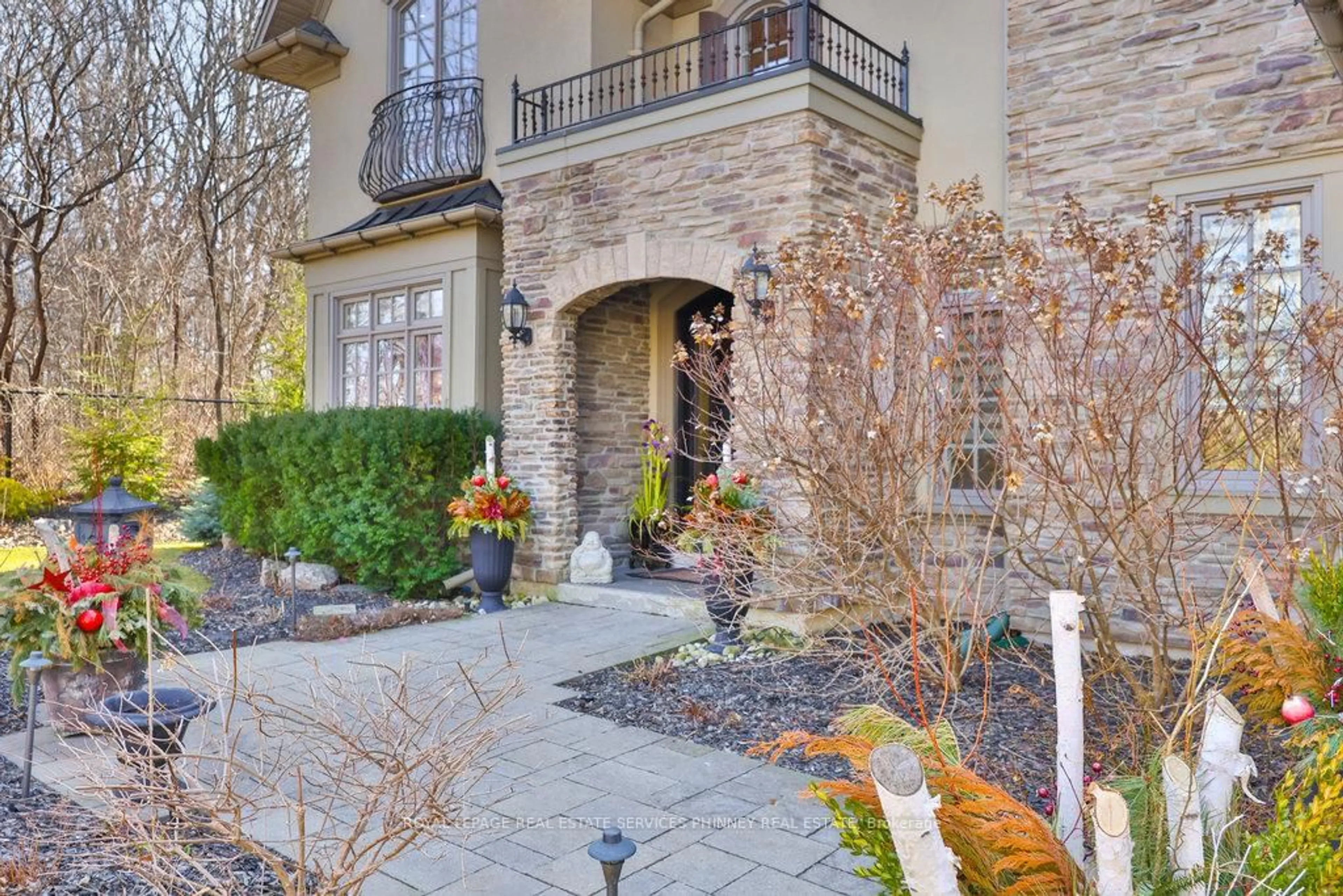 Unknown for 92 Pinetree Way, Mississauga Ontario L5G 2R1