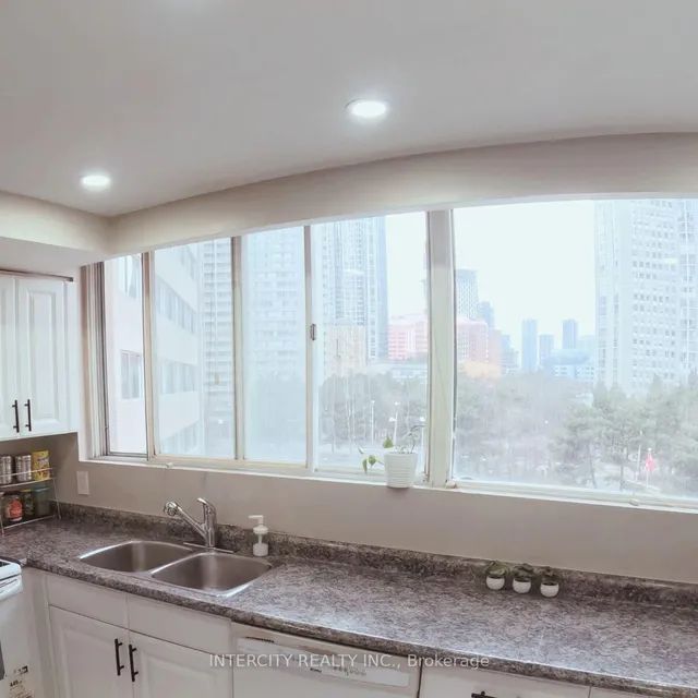 Additional property image - 3695 Kaneff Cres Unit 509