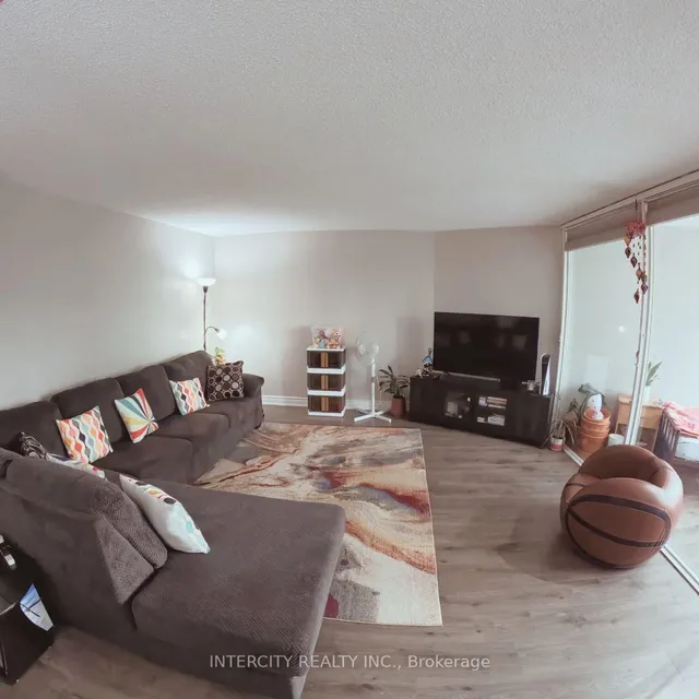 Additional property image - 3695 Kaneff Cres Unit 509